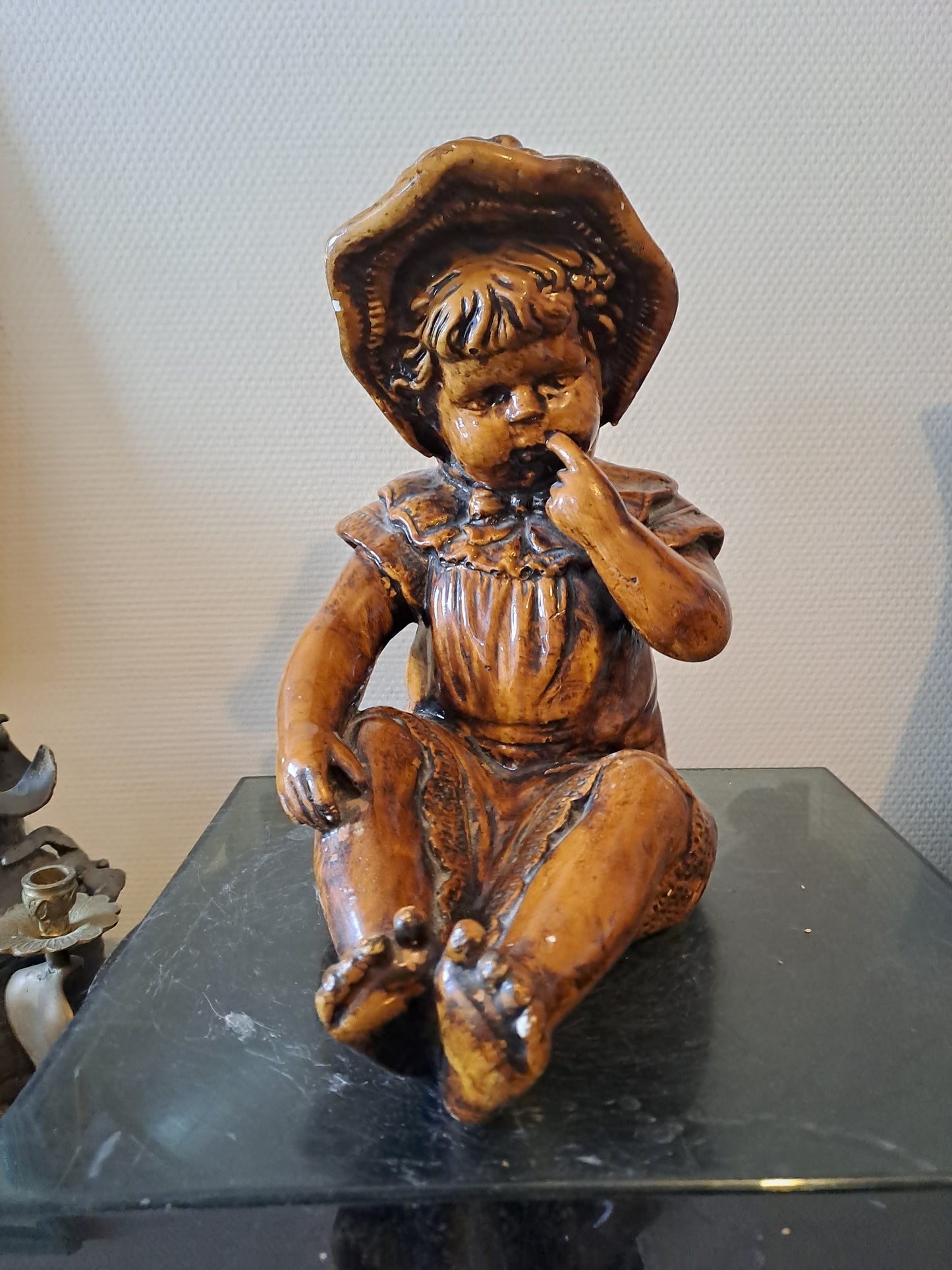 Statue Fillette. En grés.