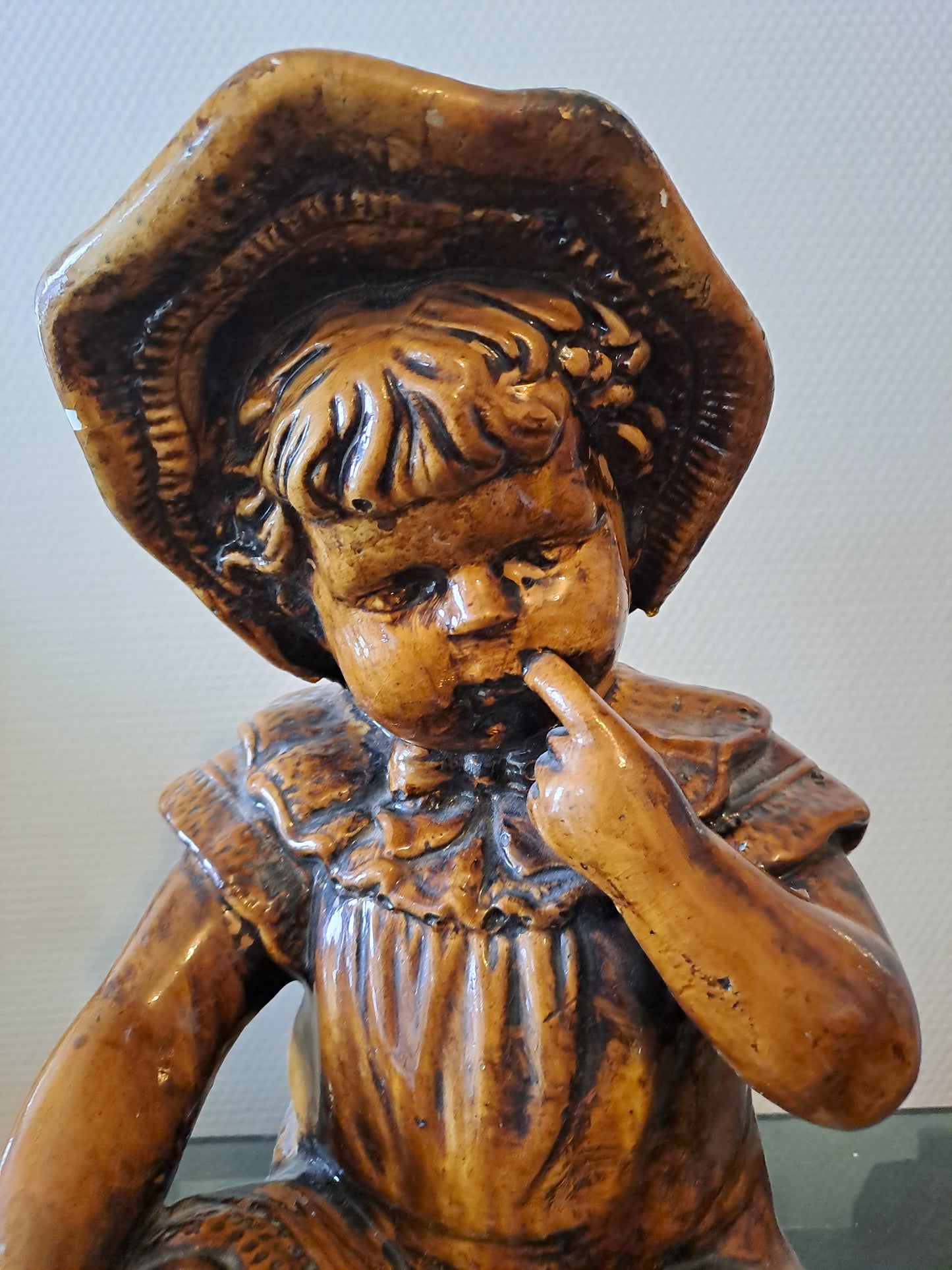 Statue Fillette. En grés.