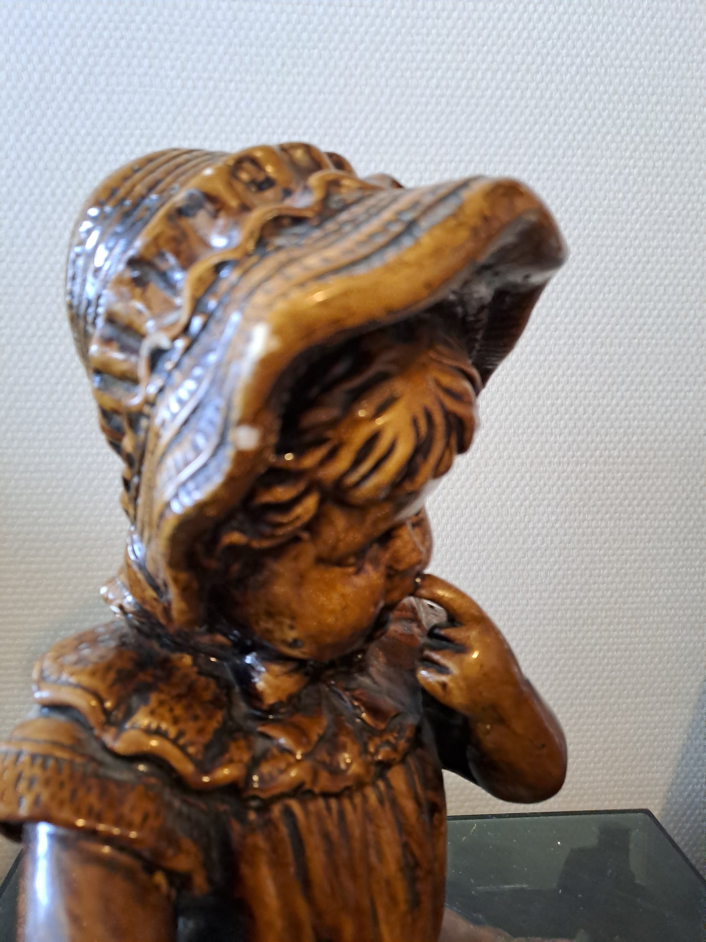 Statue Fillette. En grés.