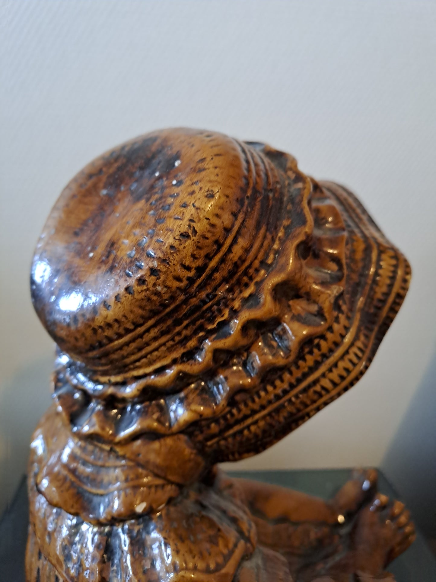 Statue Fillette. En grés.