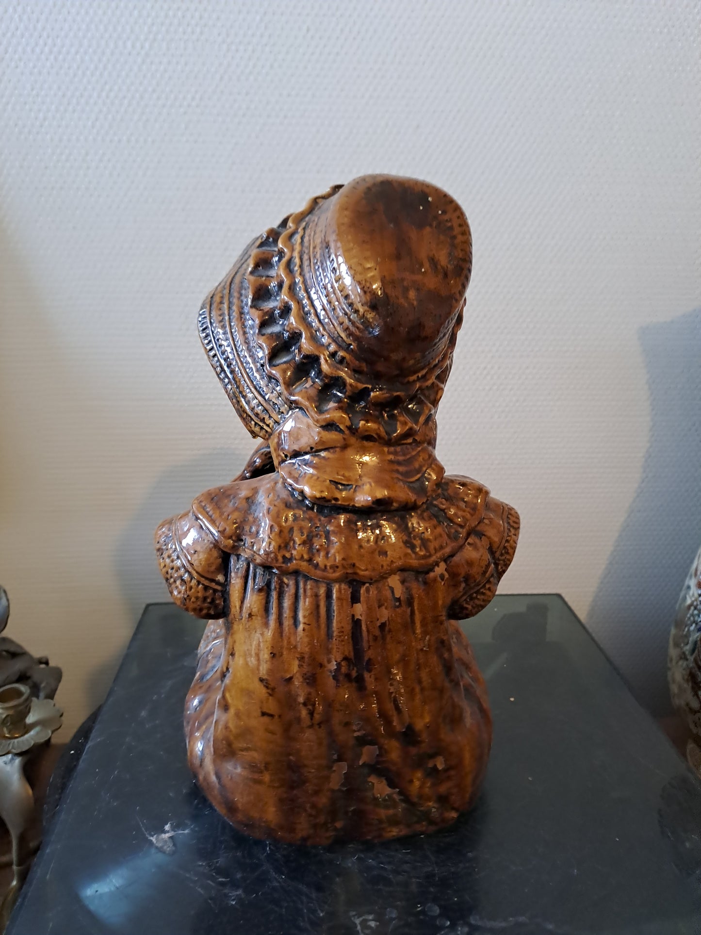 Statue Fillette. En grés.