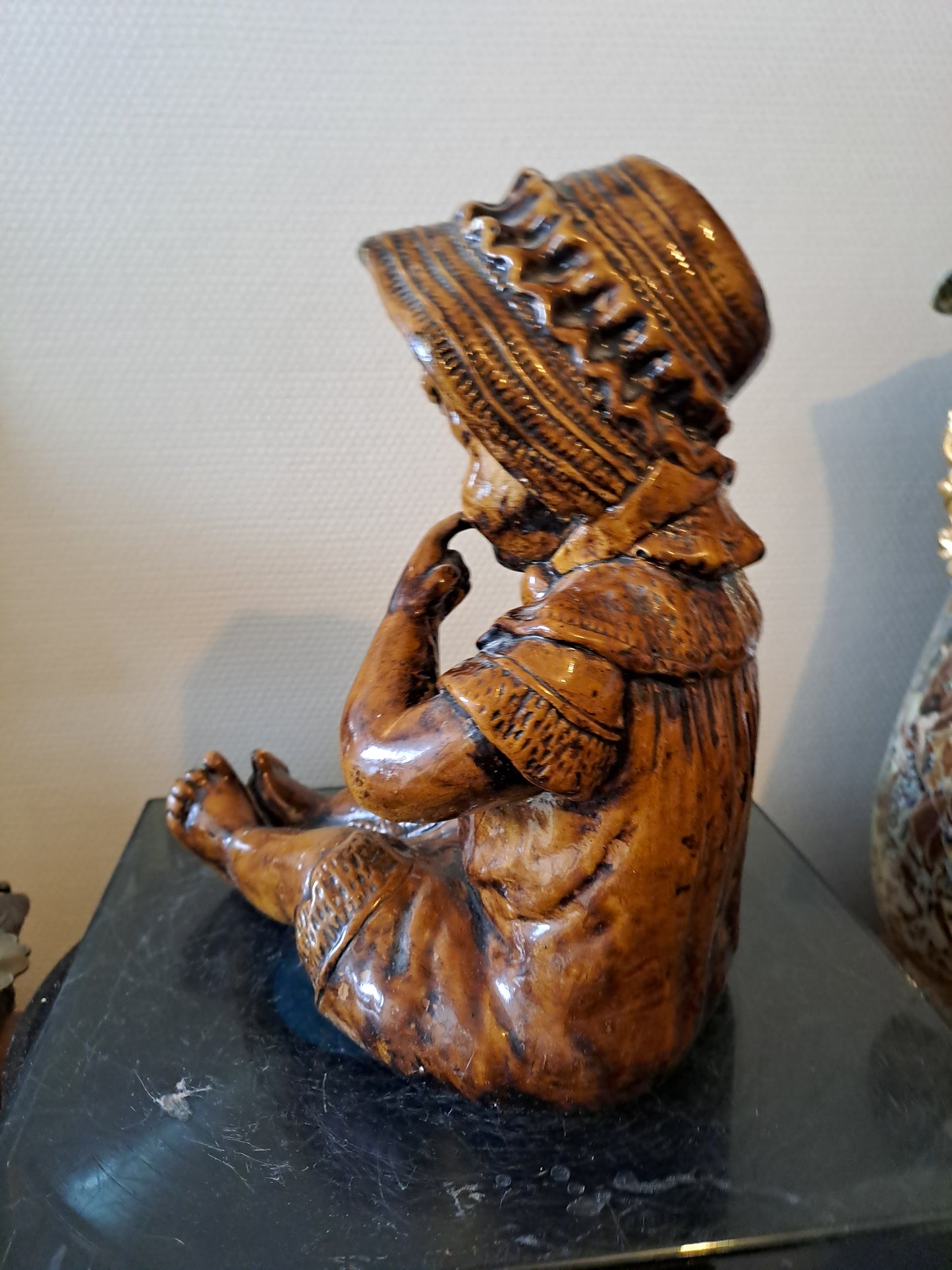 Statue Fillette. En grés.