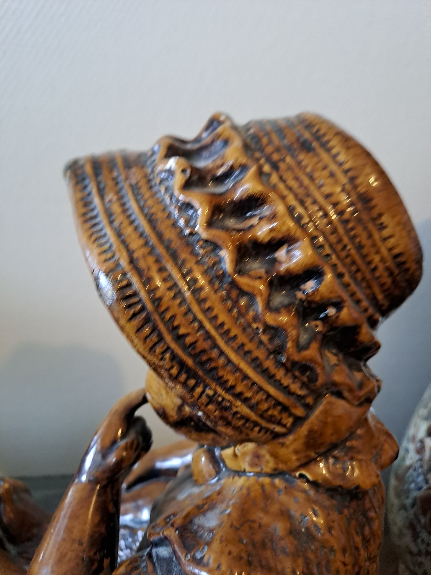 Statue Fillette. En grés.