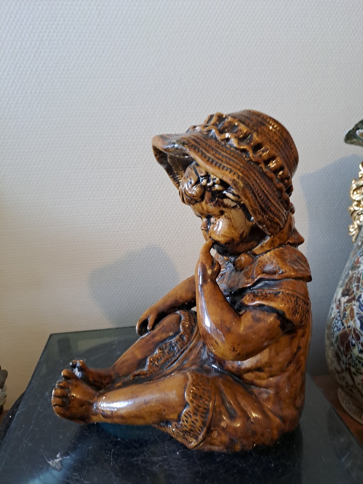 Statue Fillette. En grés.