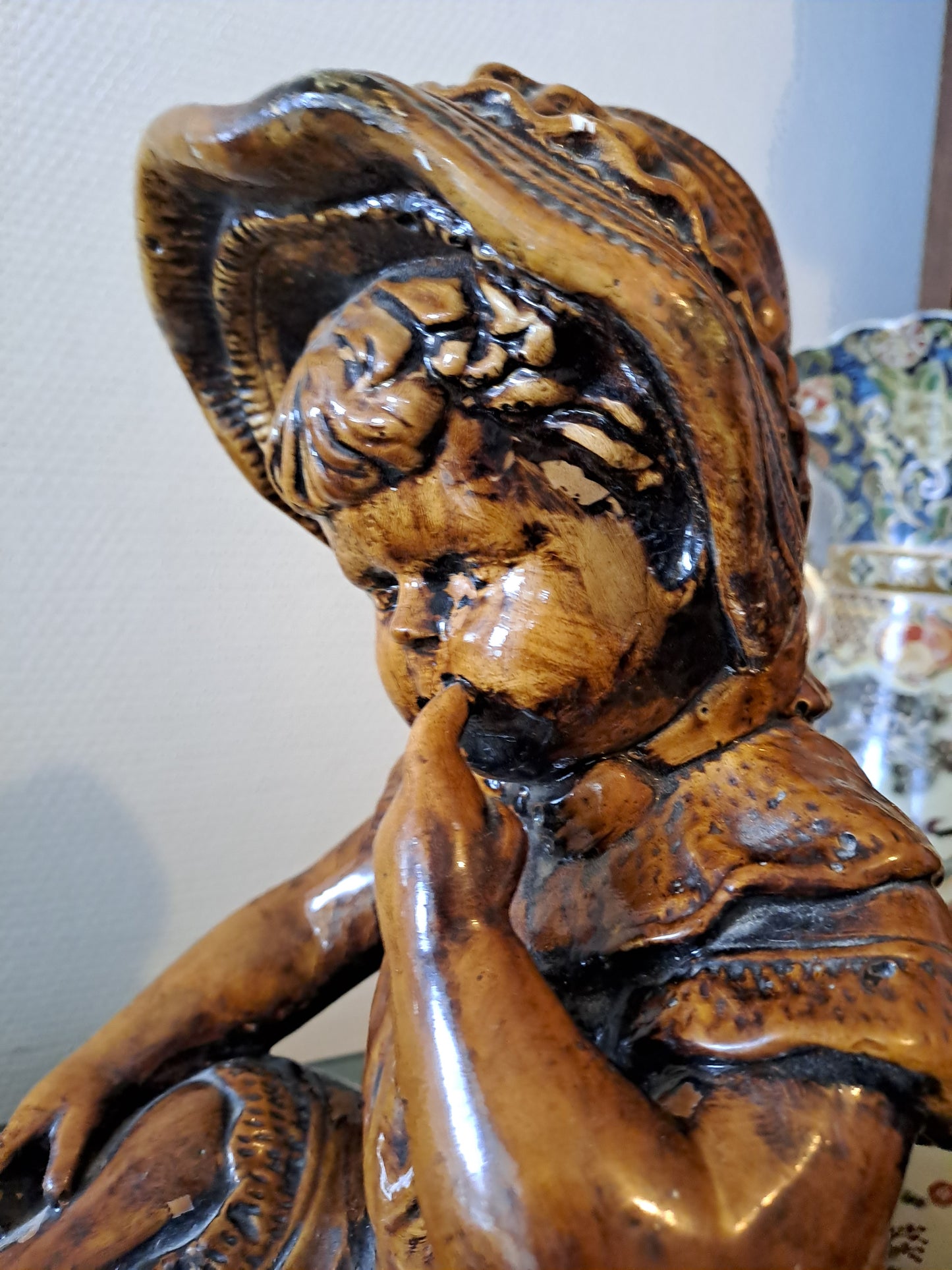 Statue Fillette. En grés.