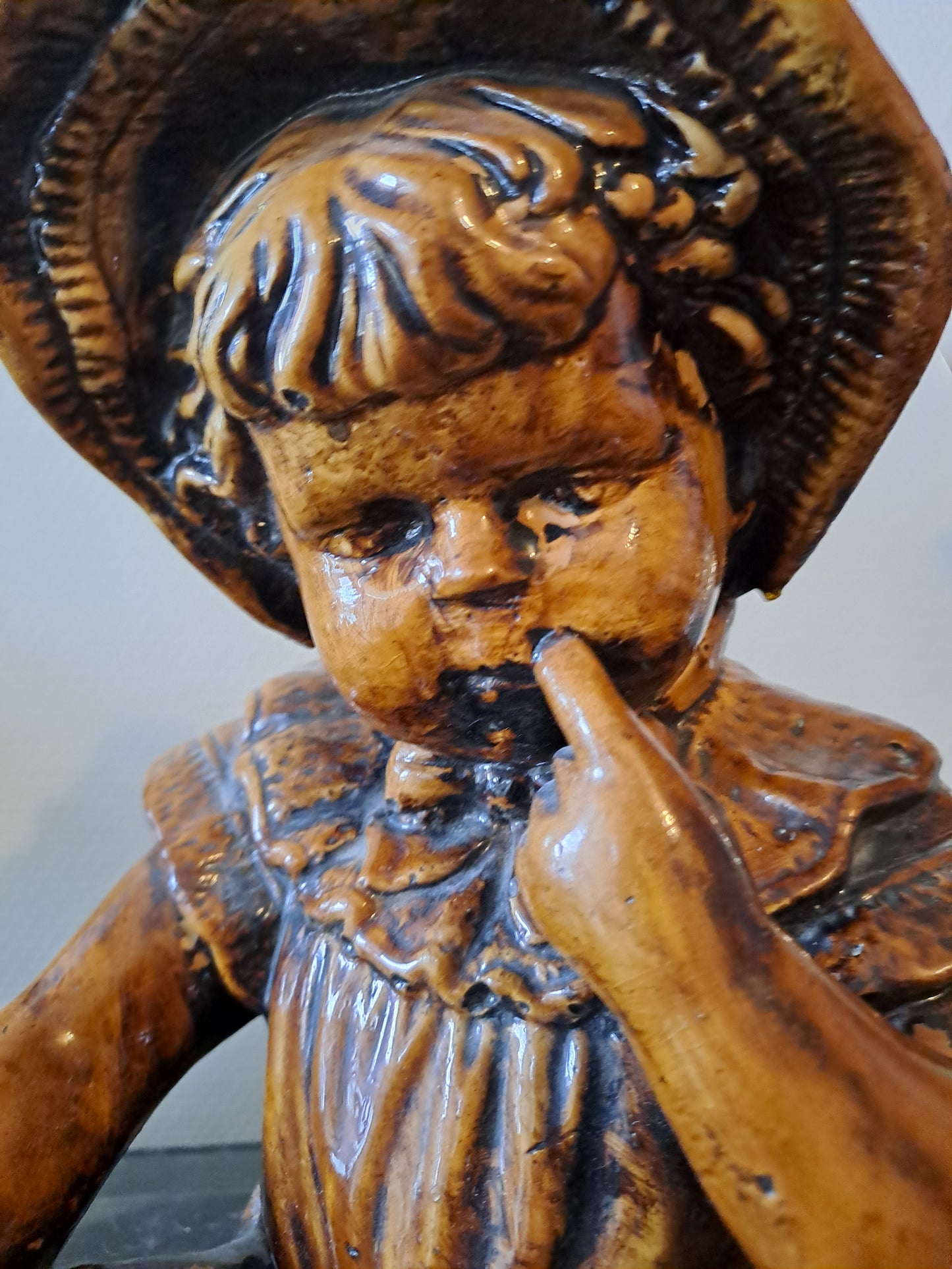 Statue Fillette. En grés.