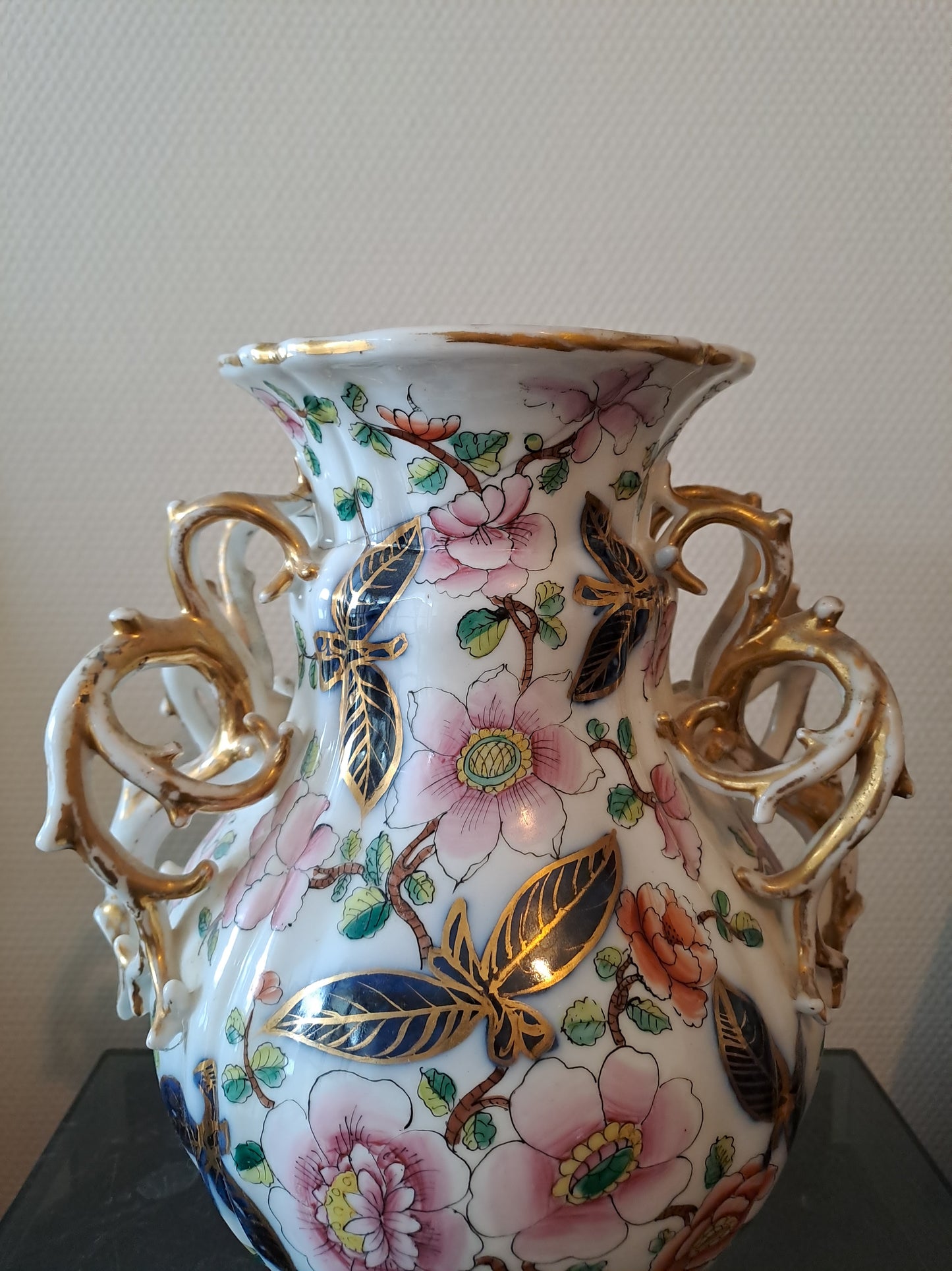 Vase En Porcelaine de Bayeux. Période Gosse ( 1849-1877). Ancien décoration vintage.