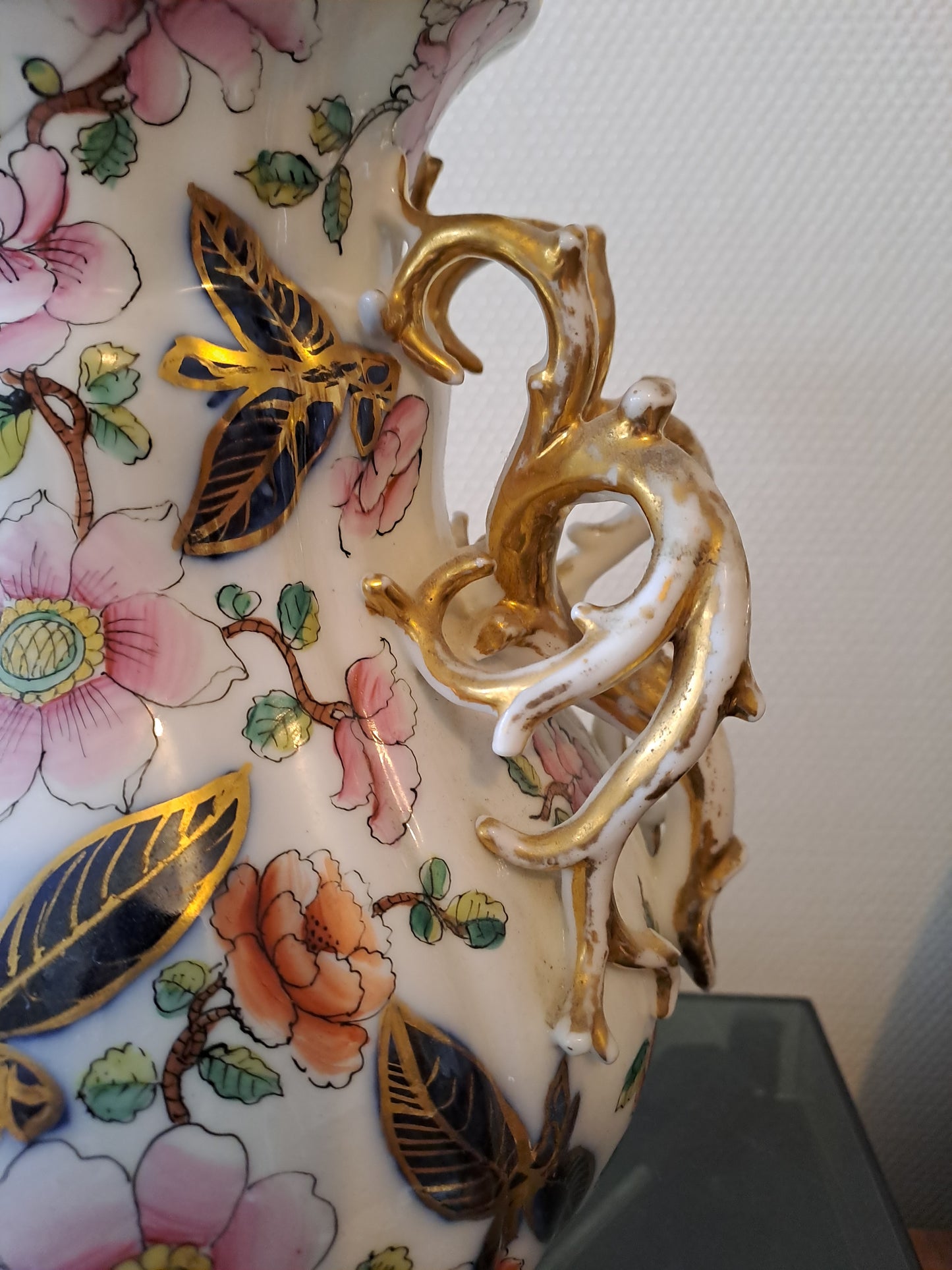 Vase En Porcelaine de Bayeux. Période Gosse ( 1849-1877). Ancien décoration vintage.