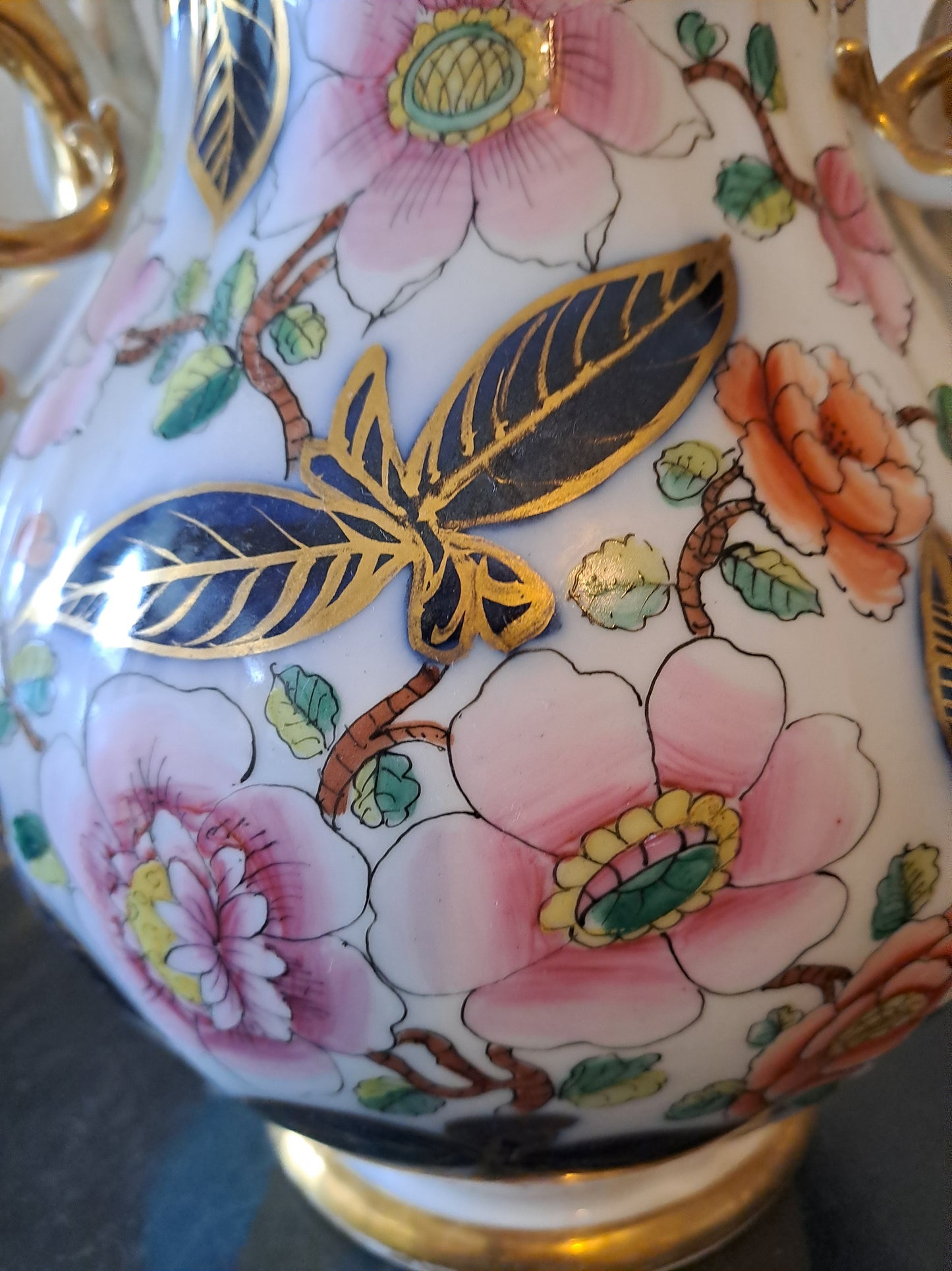 Vase En Porcelaine de Bayeux. Période Gosse ( 1849-1877). Ancien décoration vintage.