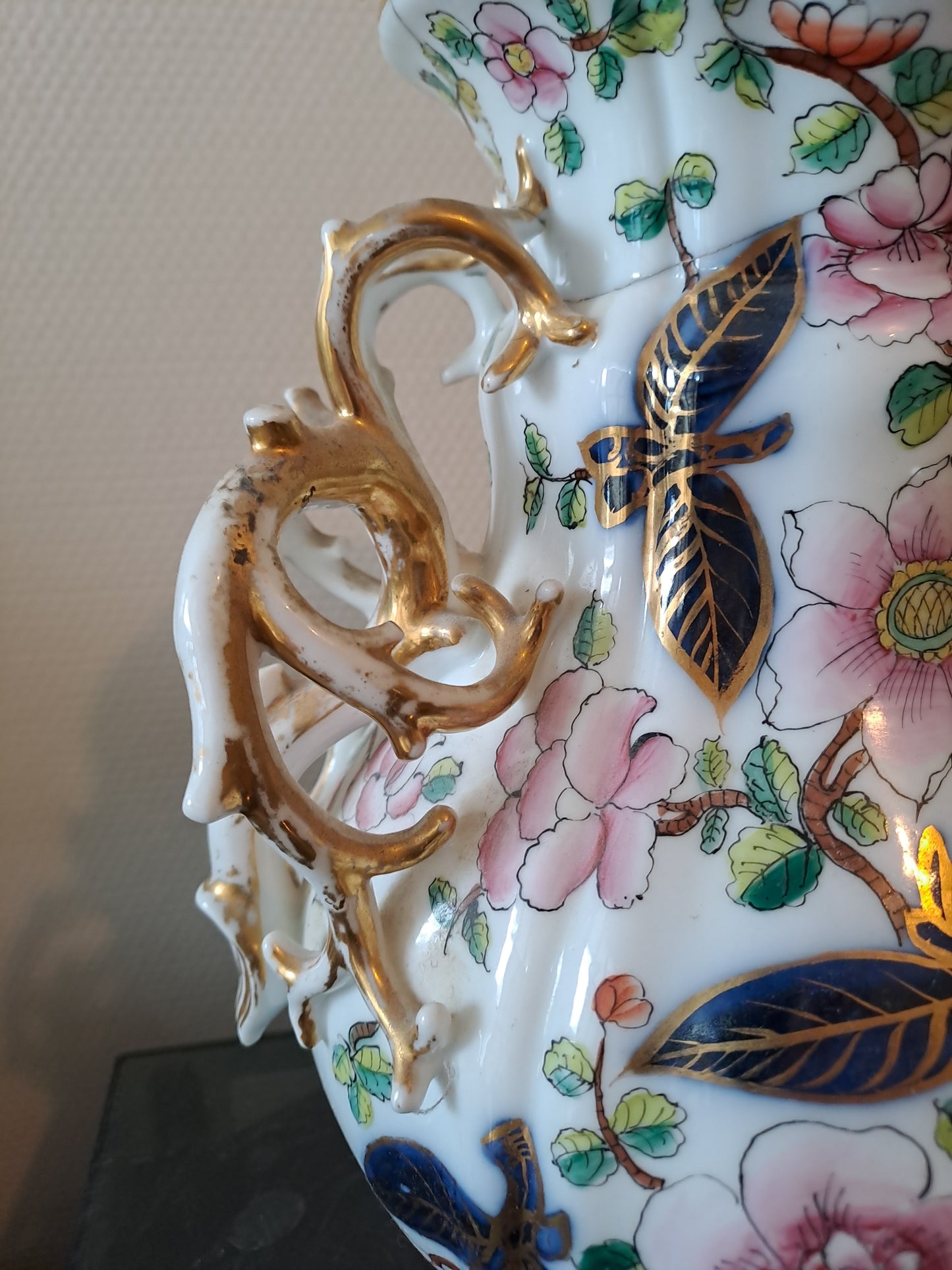 Vase En Porcelaine de Bayeux. Période Gosse ( 1849-1877). Ancien décoration vintage.