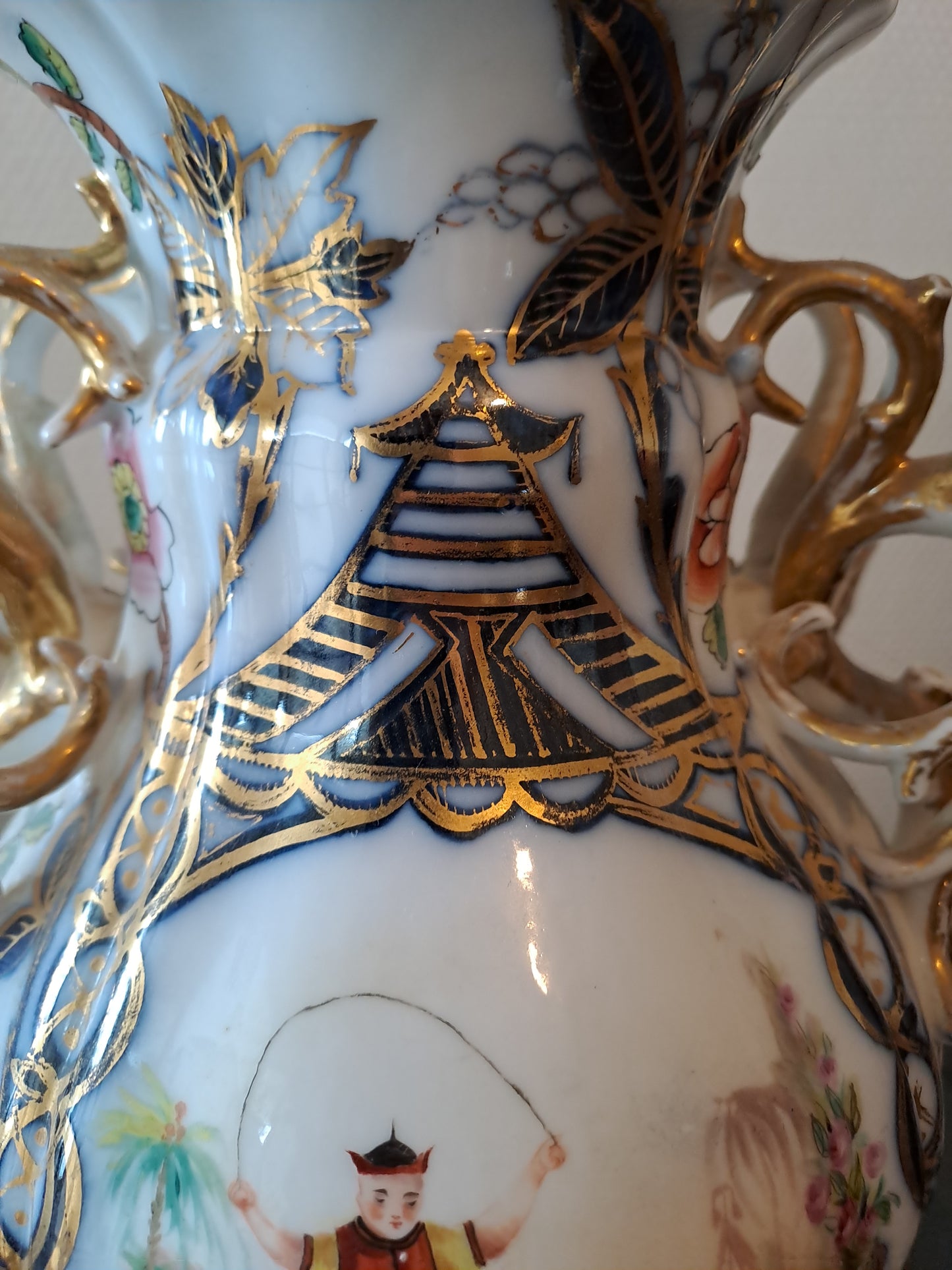 Vase En Porcelaine de Bayeux. Période Gosse ( 1849-1877). Ancien décoration vintage.