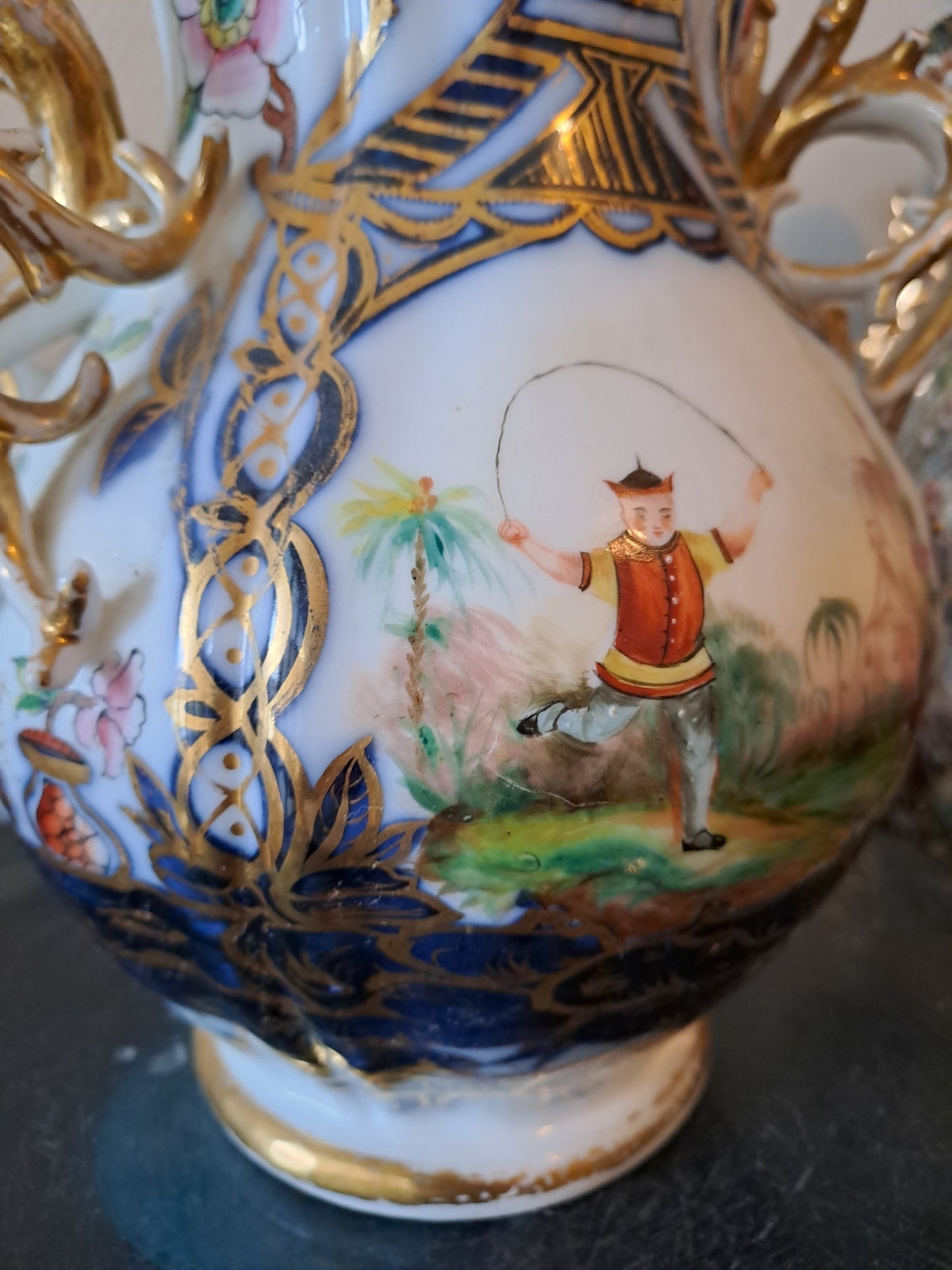 Vase En Porcelaine de Bayeux. Période Gosse ( 1849-1877). Ancien décoration vintage.