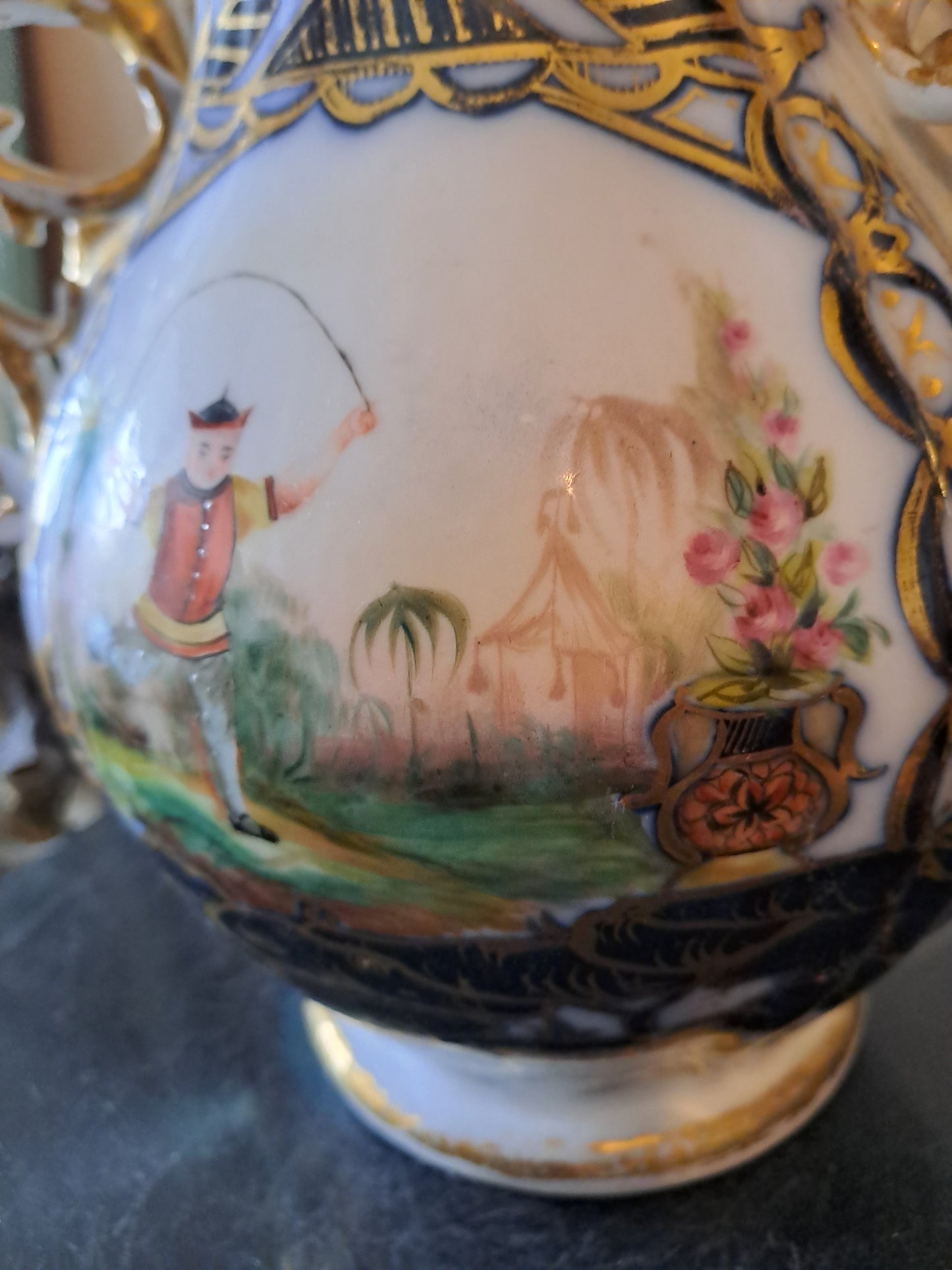 Vase En Porcelaine de Bayeux. Période Gosse ( 1849-1877). Ancien décoration vintage.