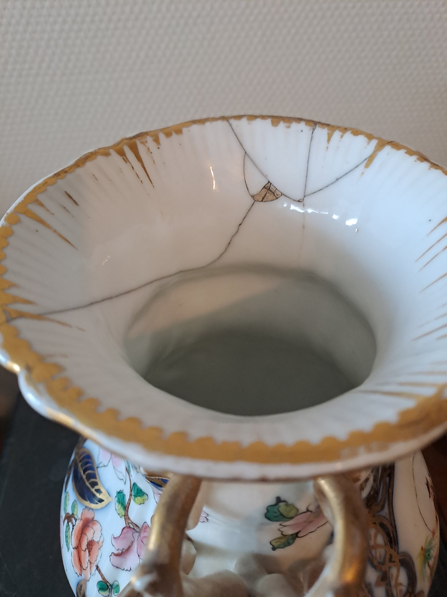 Vase En Porcelaine de Bayeux. Période Gosse ( 1849-1877). Ancien décoration vintage.