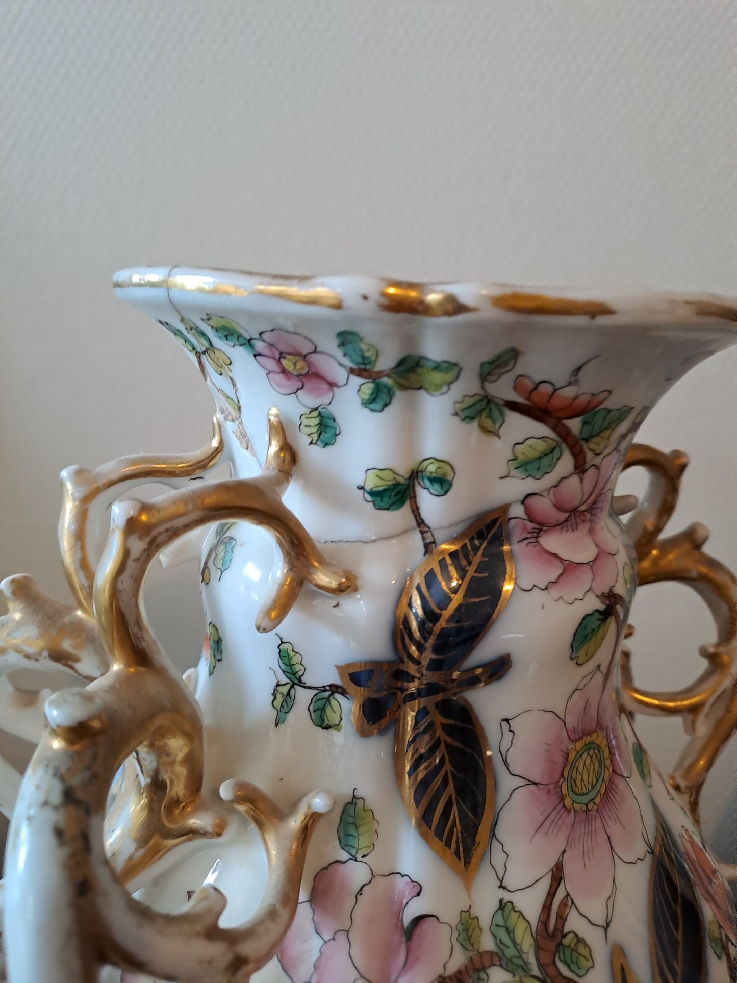 Vase En Porcelaine de Bayeux. Période Gosse ( 1849-1877). Ancien décoration vintage.