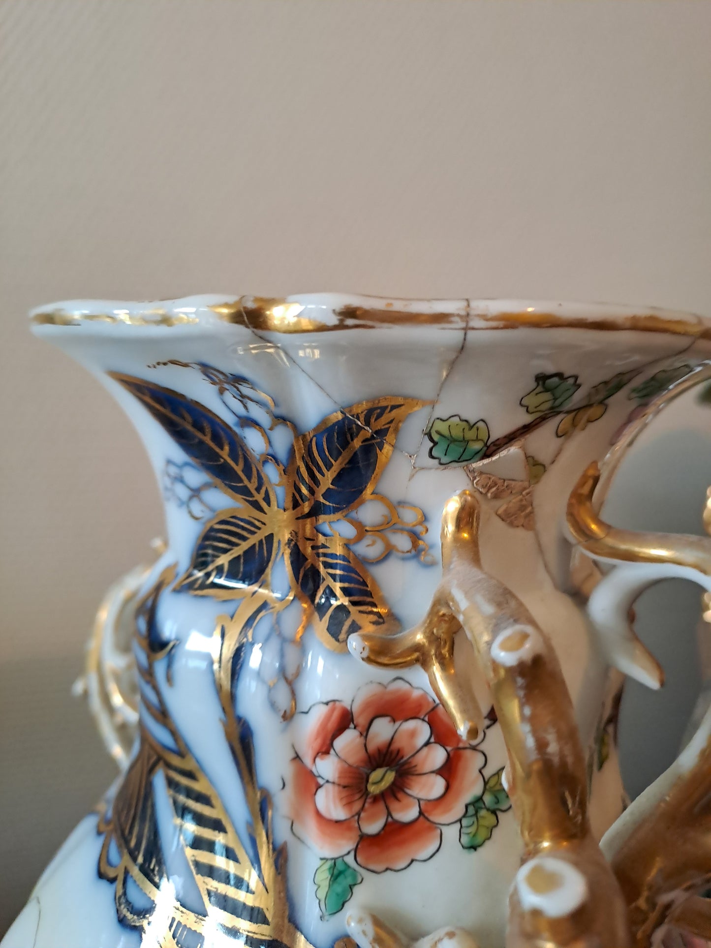 Vase En Porcelaine de Bayeux. Période Gosse ( 1849-1877). Ancien décoration vintage.