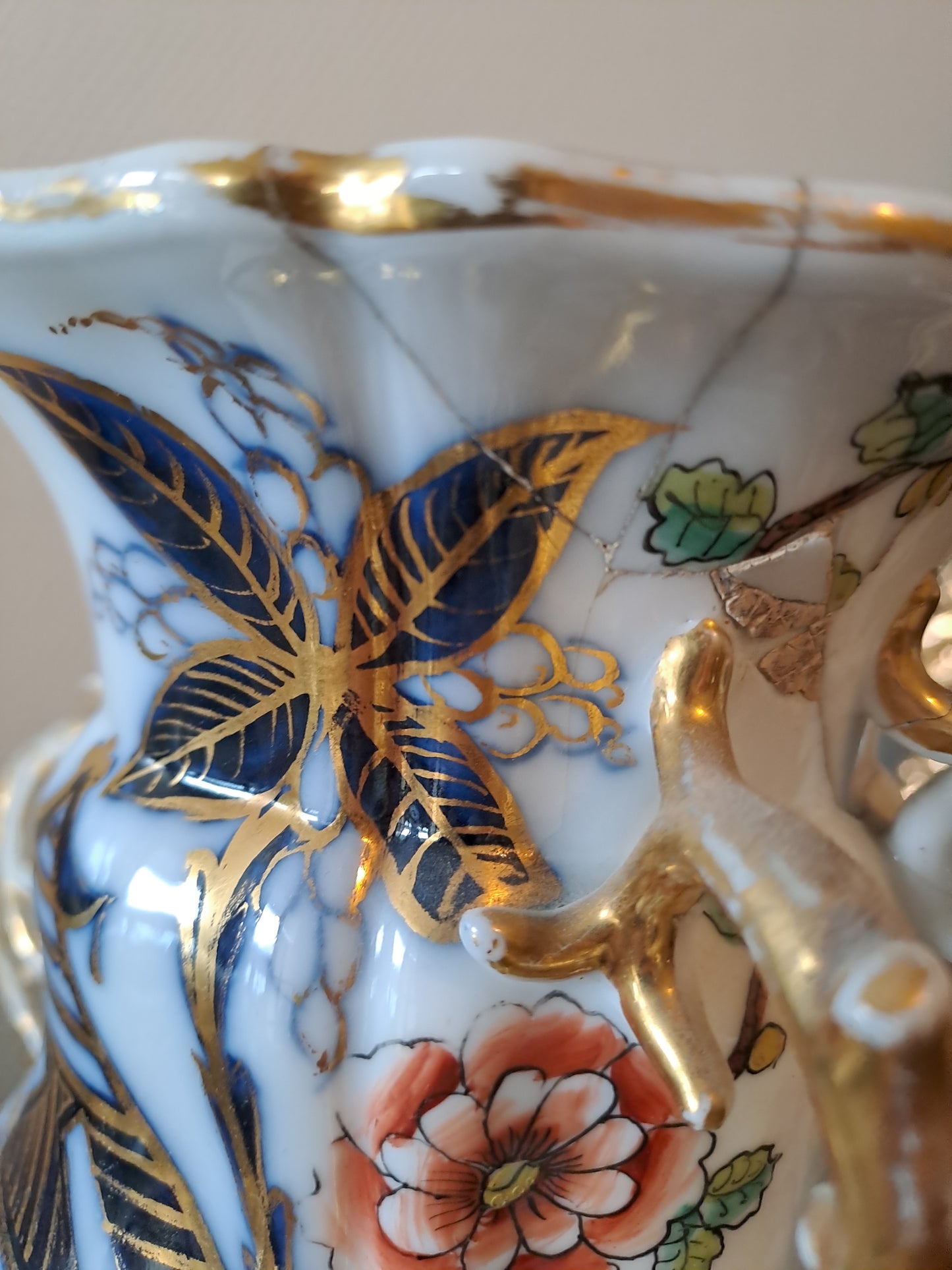 Vase En Porcelaine de Bayeux. Période Gosse ( 1849-1877). Ancien décoration vintage.