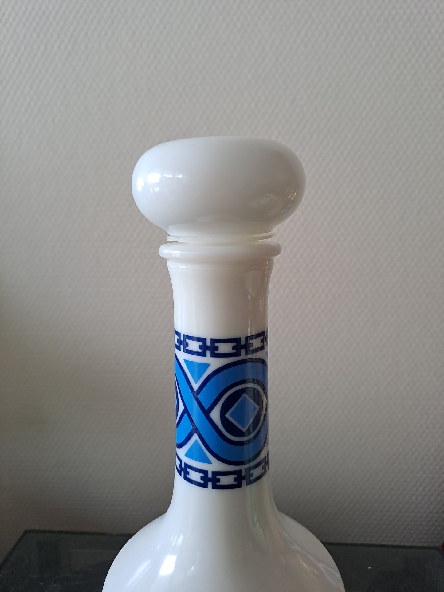 Bouteille En Opaline Années 60/ 70 / 80. Vintage.