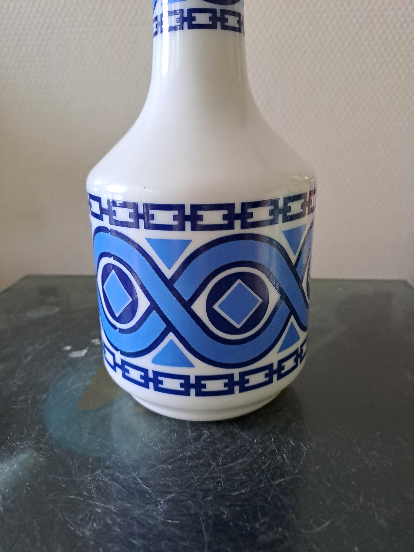 Bouteille En Opaline Années 60/ 70 / 80. Vintage.