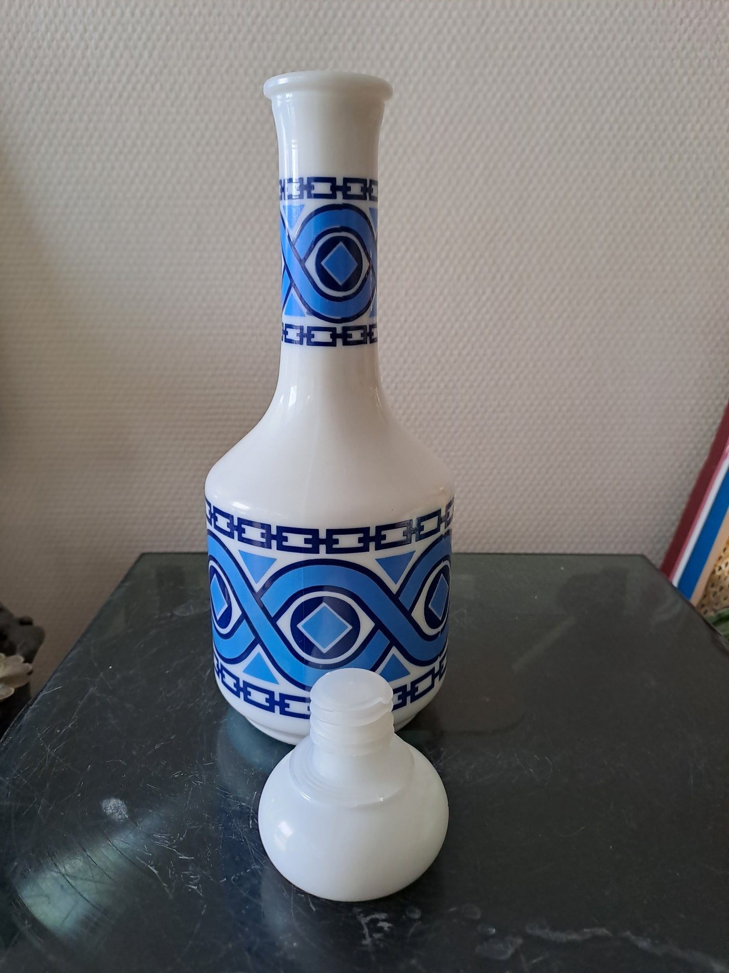 Bouteille En Opaline Années 60/ 70 / 80. Vintage.