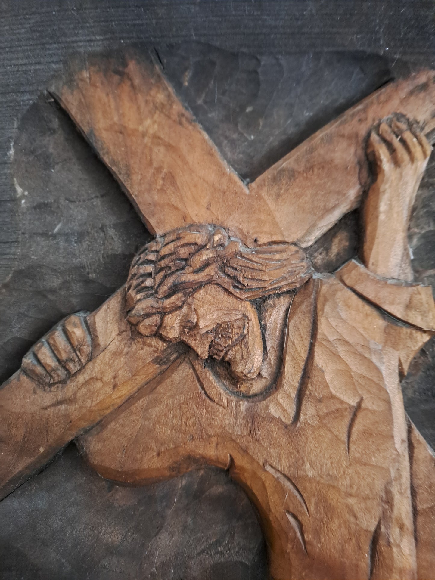 Statue/ Sculpture Figurant Le Christ Portant La Croix.