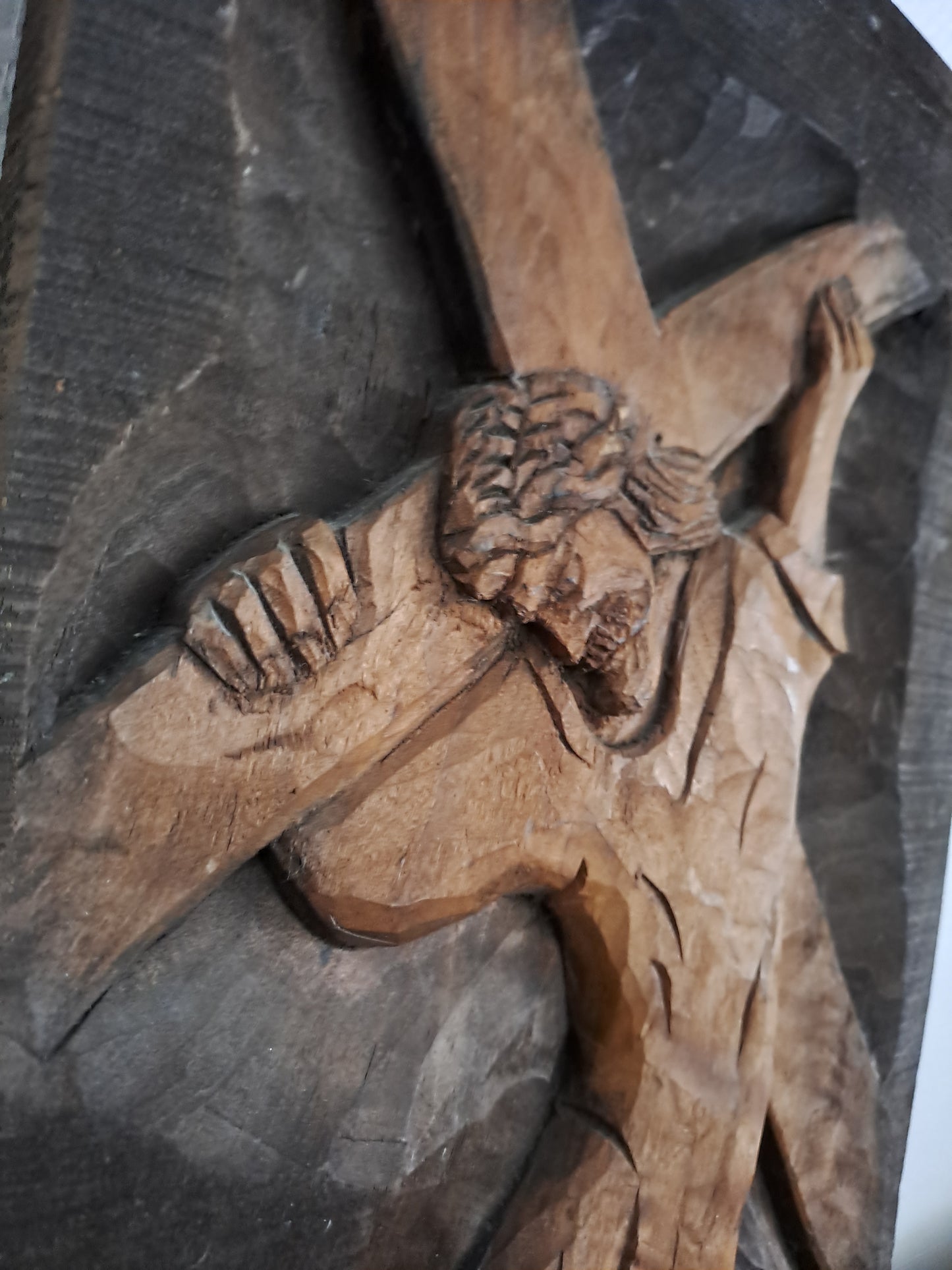 Statue/ Sculpture Figurant Le Christ Portant La Croix.