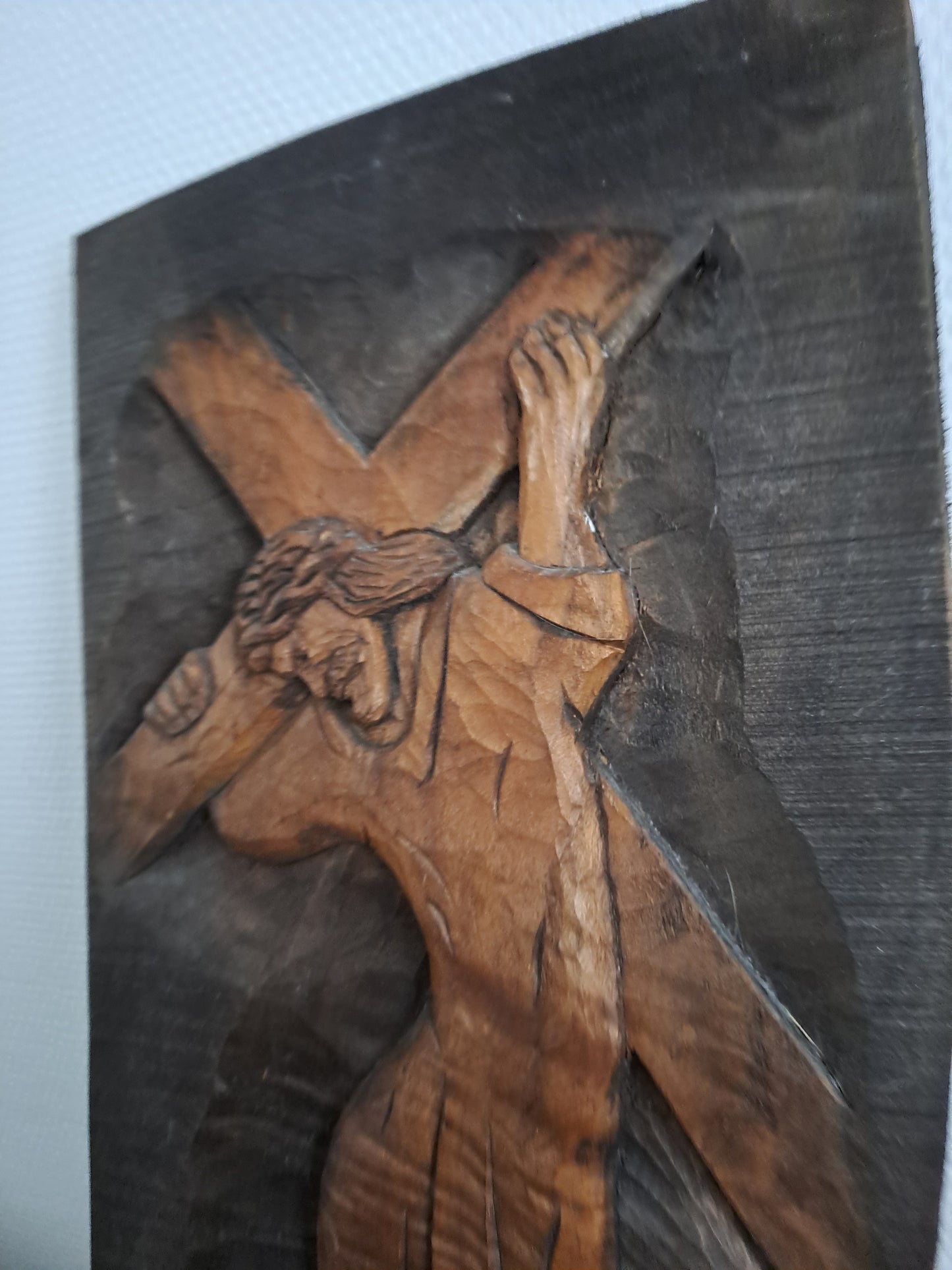 Statue/ Sculpture Figurant Le Christ Portant La Croix.