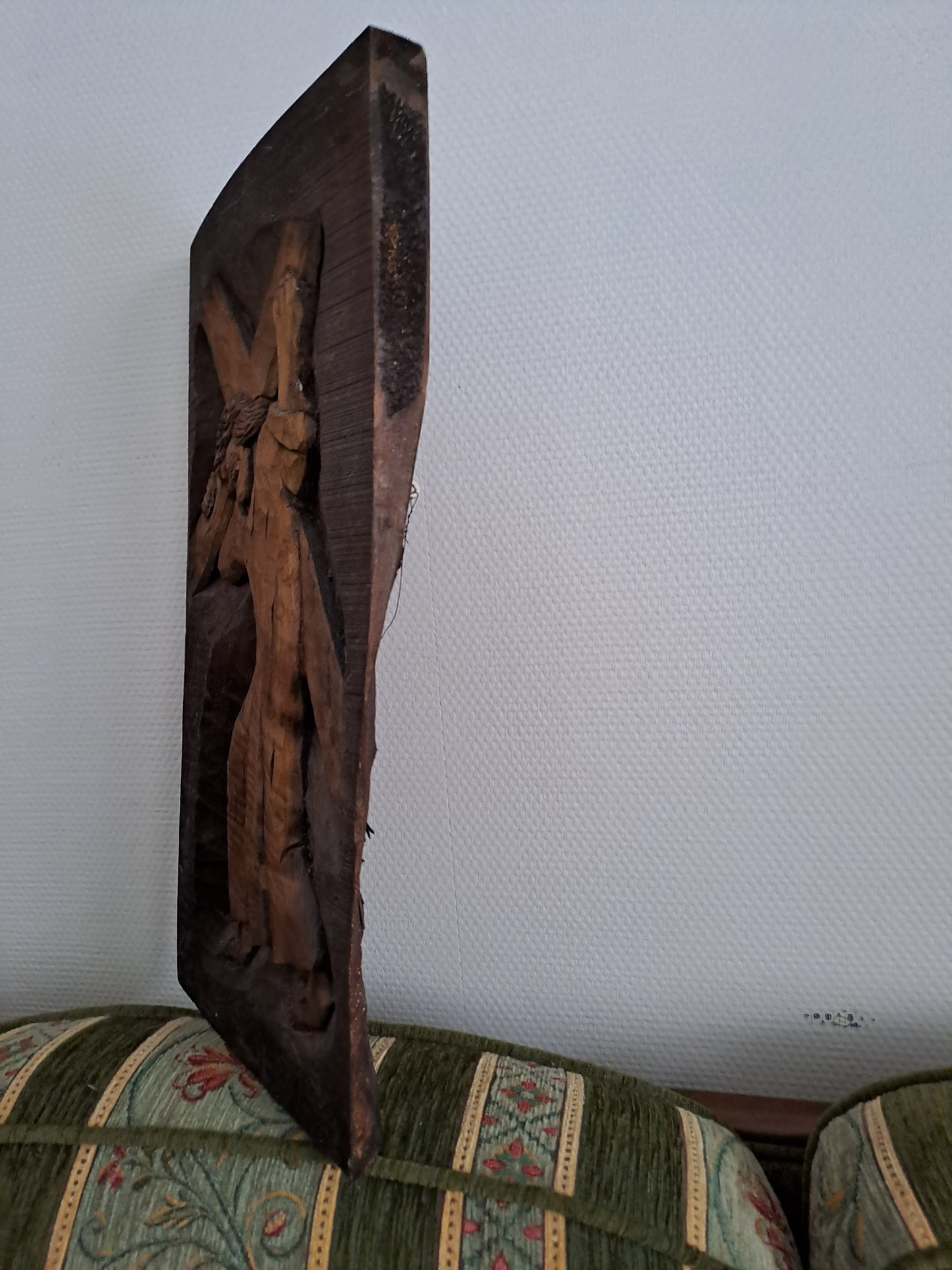 Statue/ Sculpture Figurant Le Christ Portant La Croix.