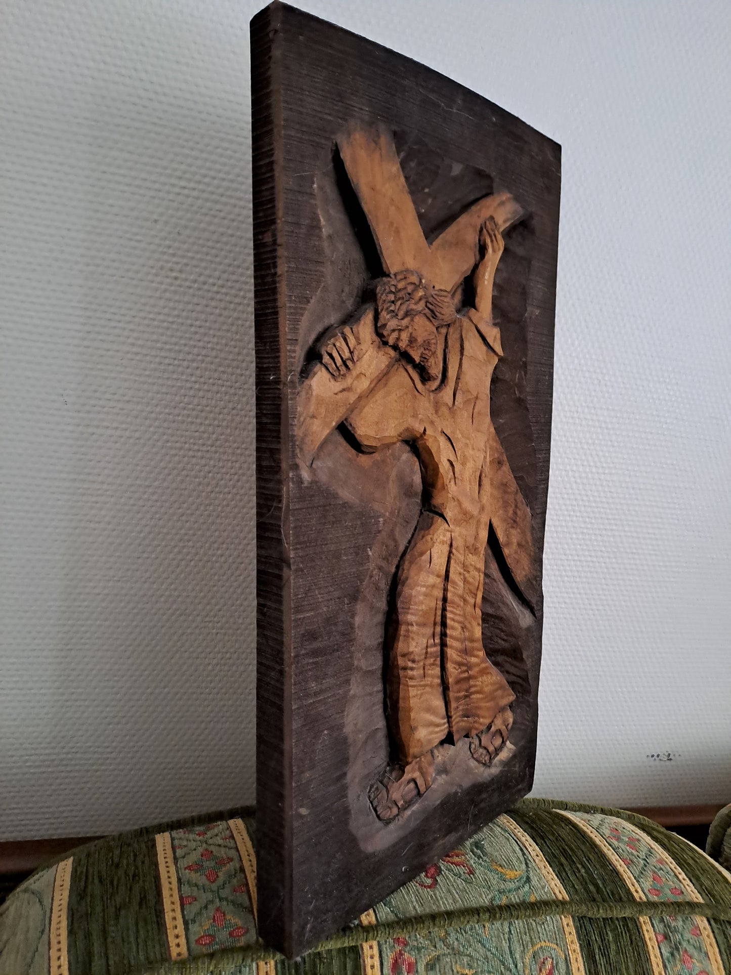 Statue/ Sculpture Figurant Le Christ Portant La Croix.