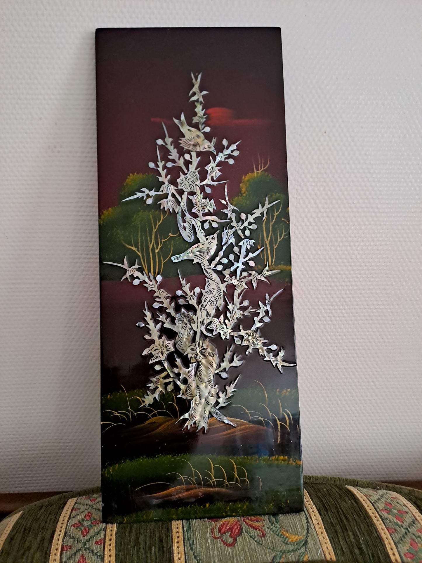 Panneau De Laque Marquetés Instration De Nacre Figurant Fleurs Et Oiseaux. Ancien décoration vintage.