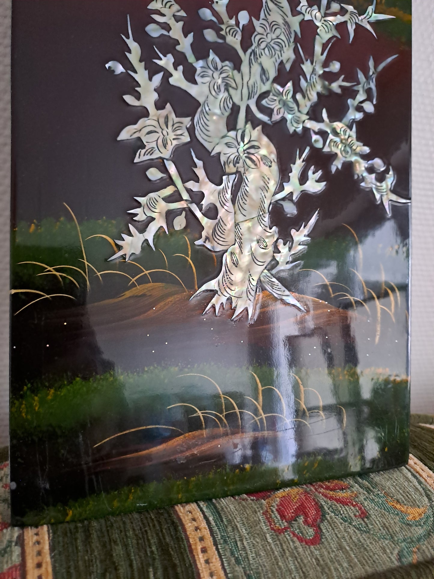 Panneau De Laque Marquetés Instration De Nacre Figurant Fleurs Et Oiseaux. Ancien décoration vintage.