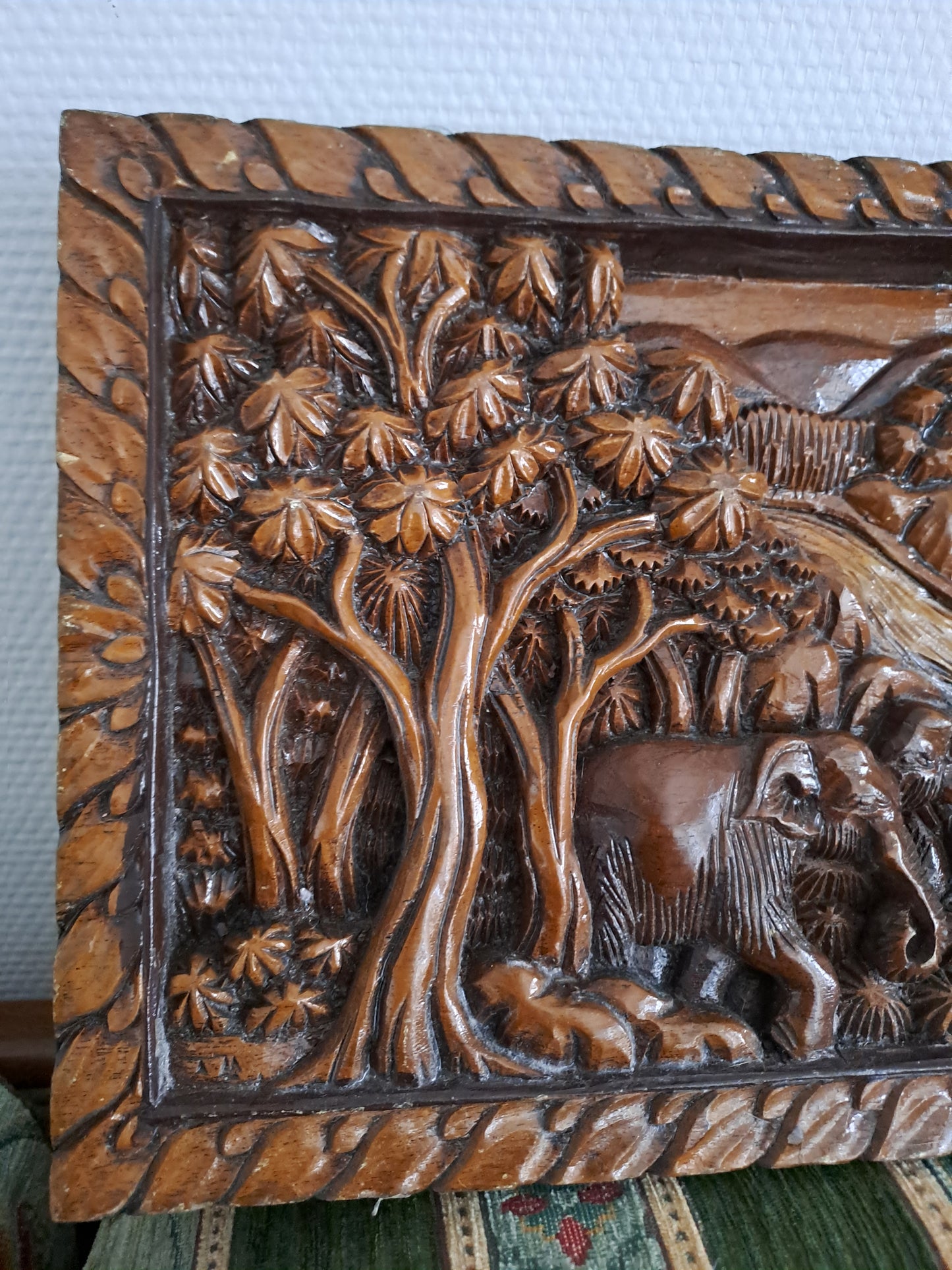 Statue / cadre Éléphants En Bois Exotique. Sculpté. Ancien décoration Vintage