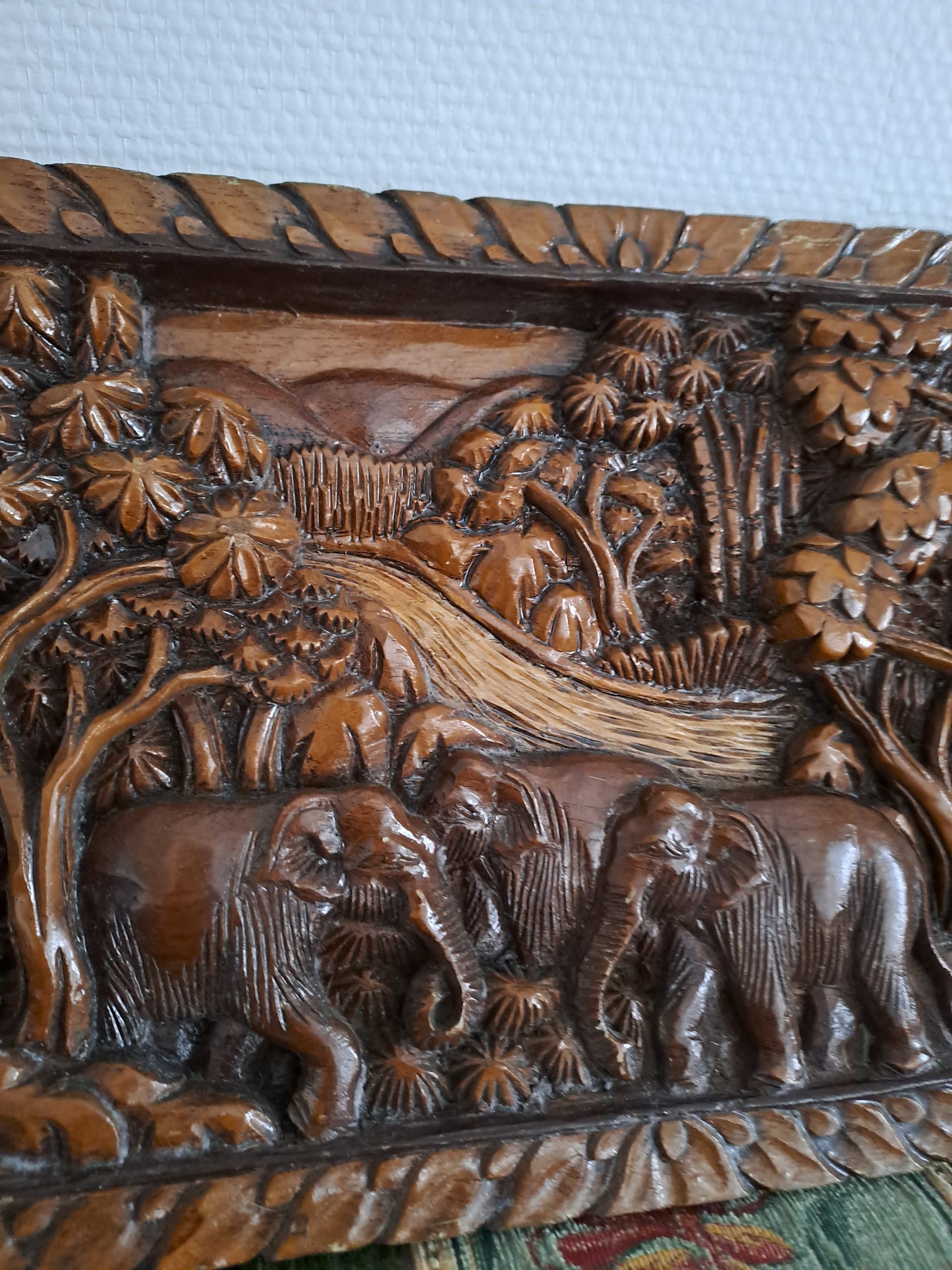 Statue / cadre Éléphants En Bois Exotique. Sculpté. Ancien décoration Vintage