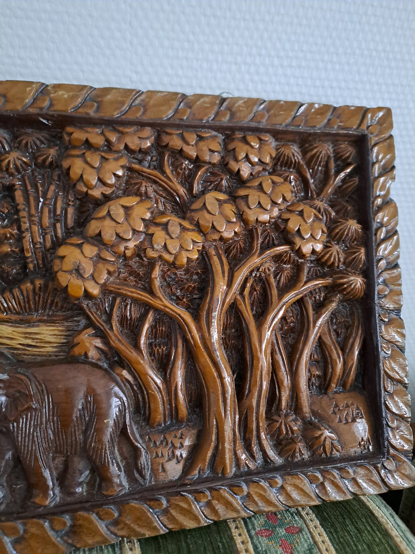 Statue / cadre Éléphants En Bois Exotique. Sculpté. Ancien décoration Vintage