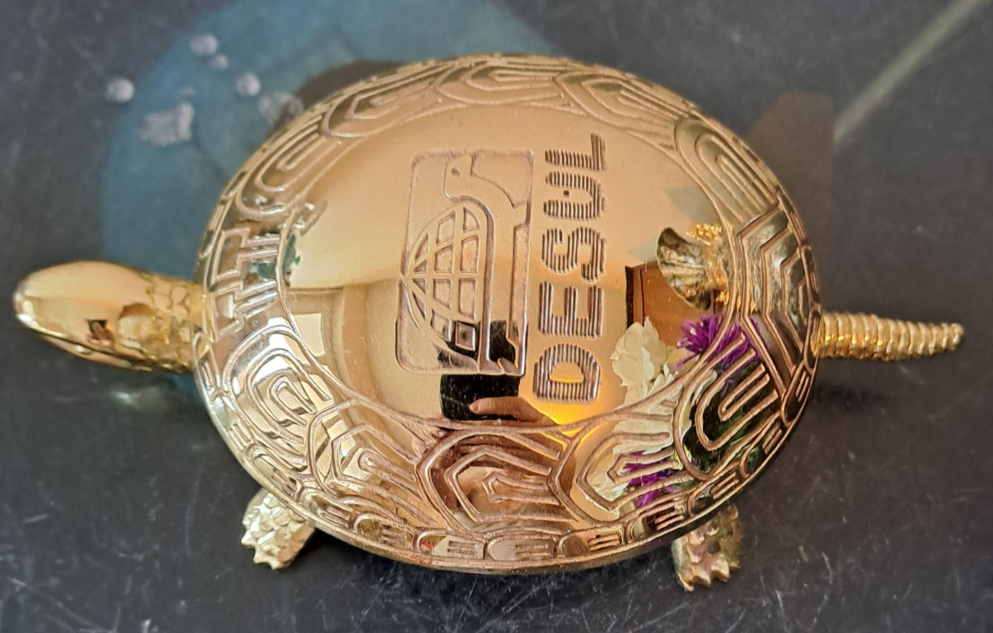 Cloche De Table Figurant Une Tortue. Gravée Desul