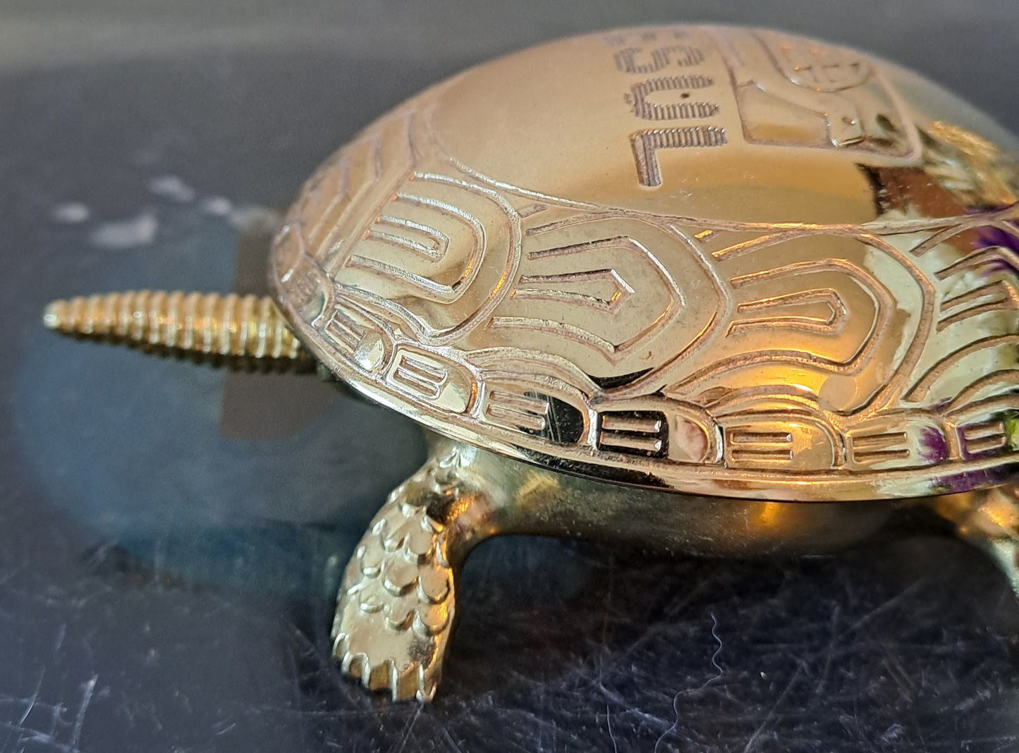 Cloche De Table Figurant Une Tortue. Gravée Desul