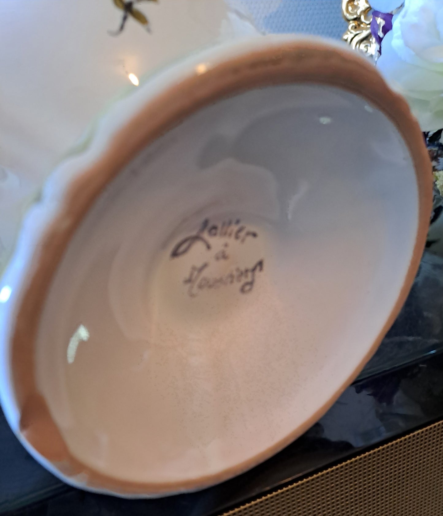 Vase Moustiers. Pique fleurs. Lallier. 27.5 Cm X 19 Cm X 12 Cm.