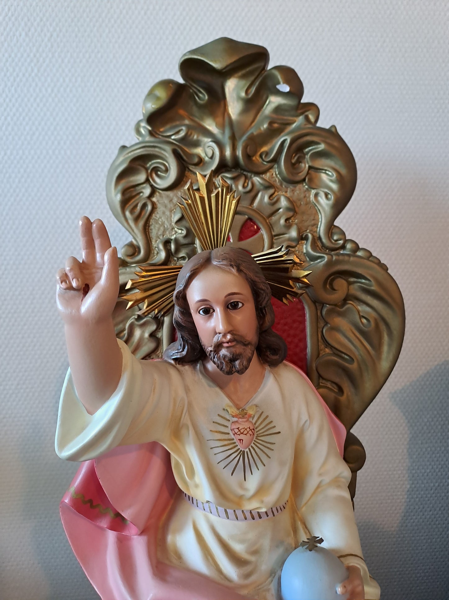 Christ-Roi En Majesté. 51.5 X 21.5 X 22 Cm.