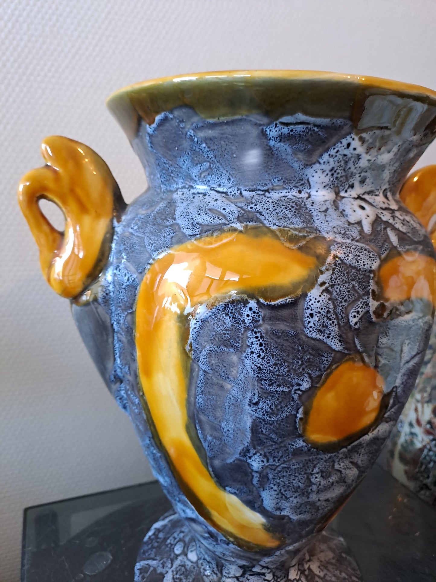 Vallauris. Grand Vase. Marqué.  30 Cm X 27 Cm X  17 Cm.