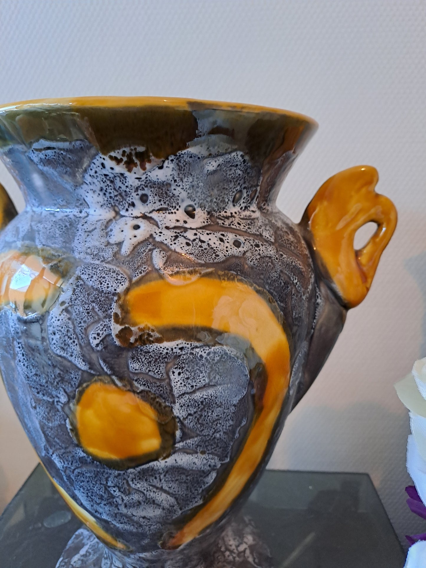 Vallauris. Grand Vase. Marqué.  30 Cm X 27 Cm X  17 Cm.