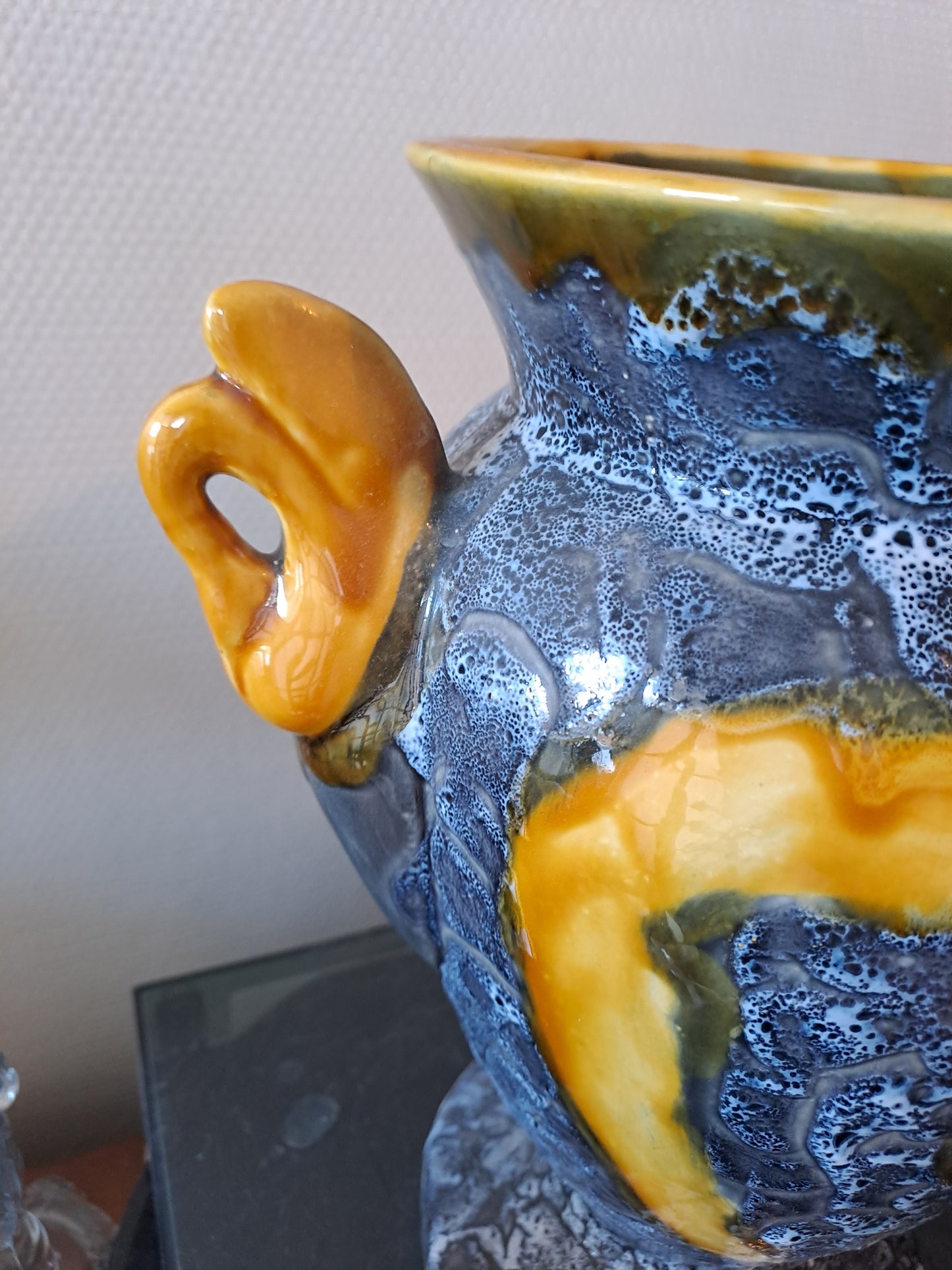 Vallauris. Grand Vase. Marqué.  30 Cm X 27 Cm X  17 Cm.