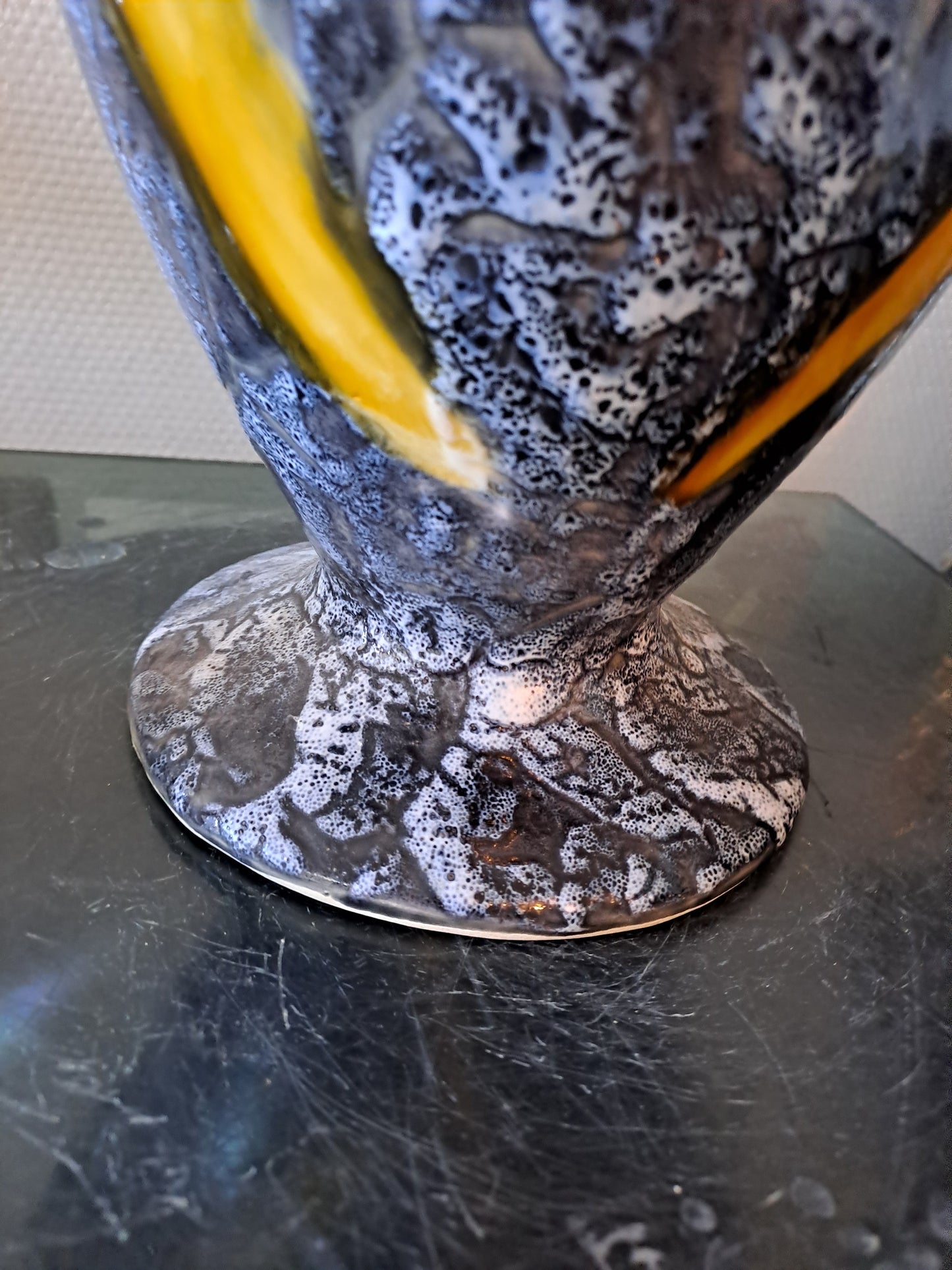 Vallauris. Grand Vase. Marqué.  30 Cm X 27 Cm X  17 Cm.