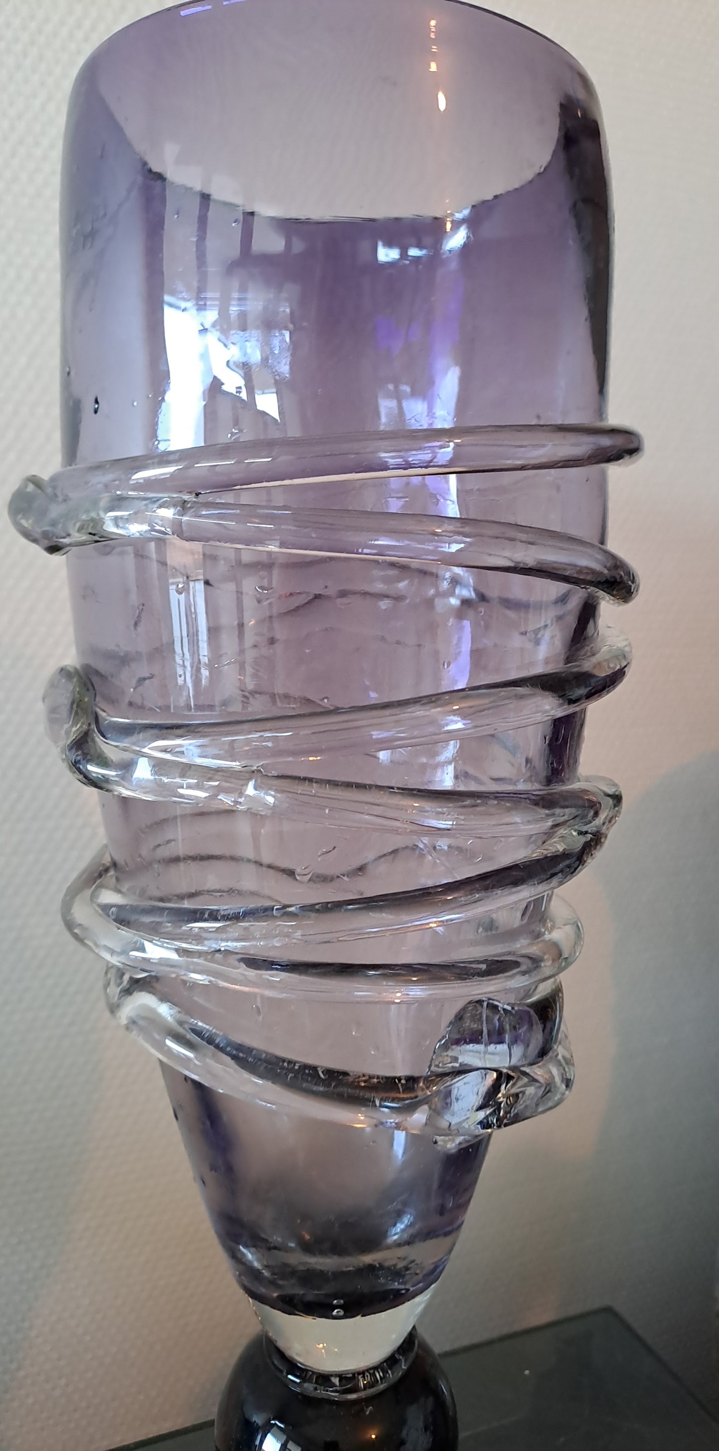 Vase En Pâte De Verre. Serpentin.