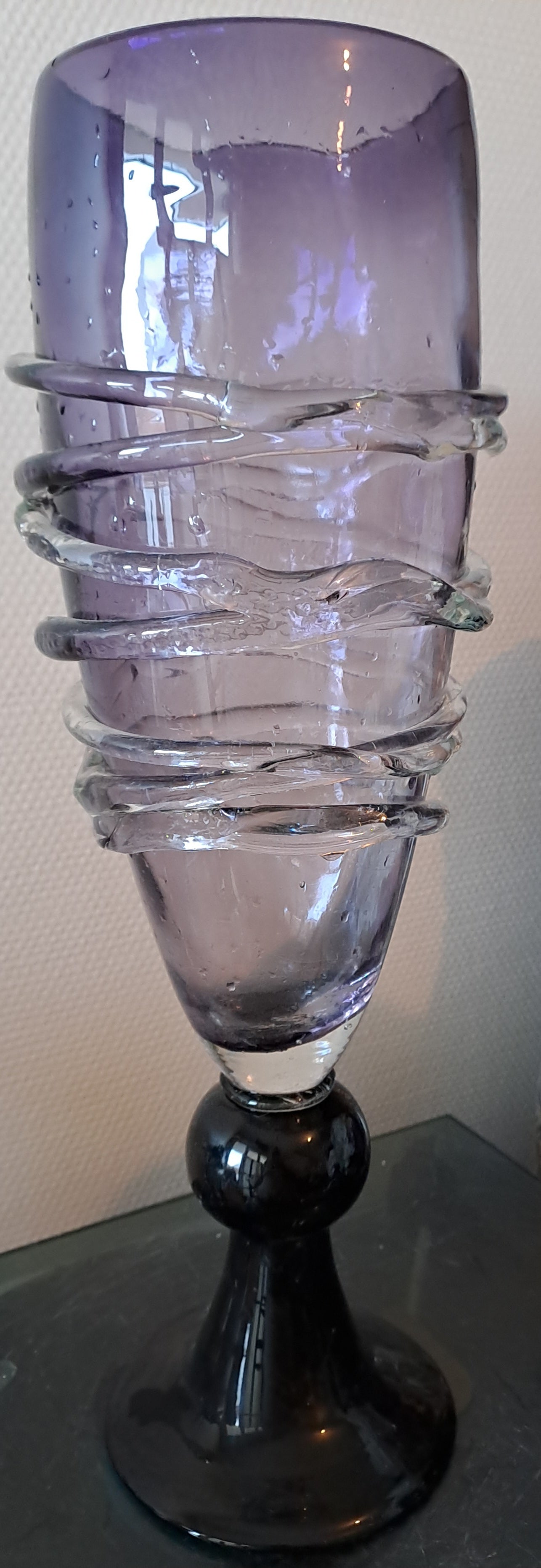 Vase En Pâte De Verre. Serpentin.