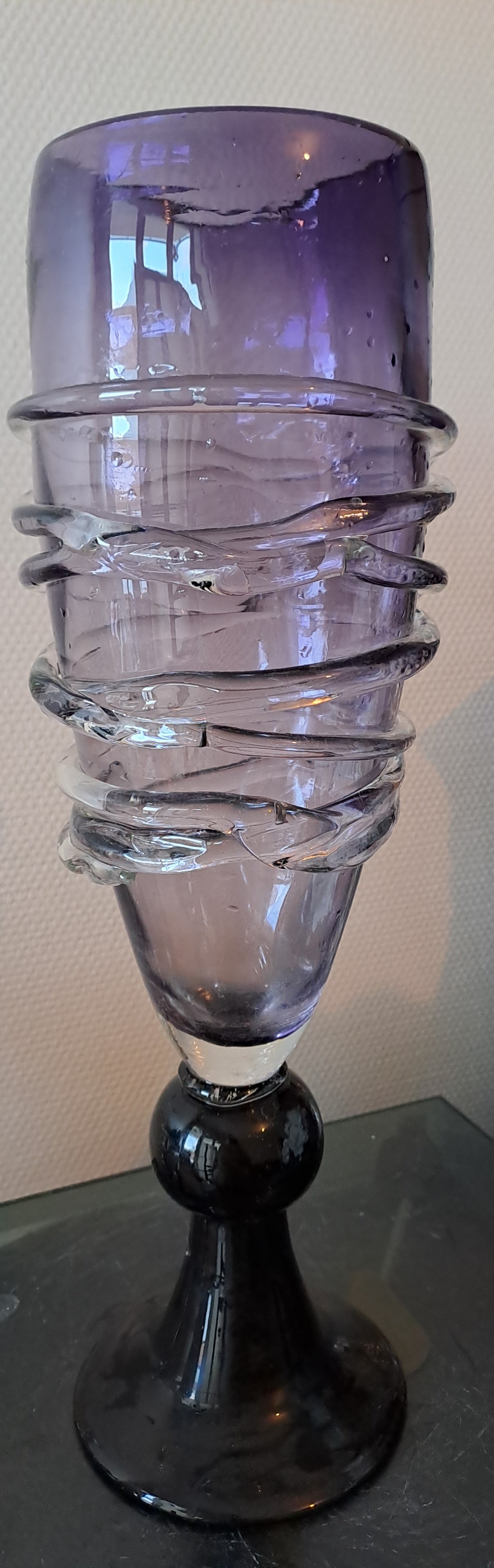 Vase En Pâte De Verre. Serpentin.