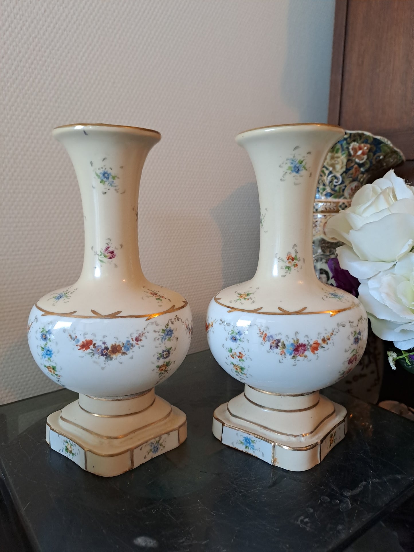 Paire De Vases Louis XV Porcelaine. Couleuvre Rouge Albert Laurent. Années 30