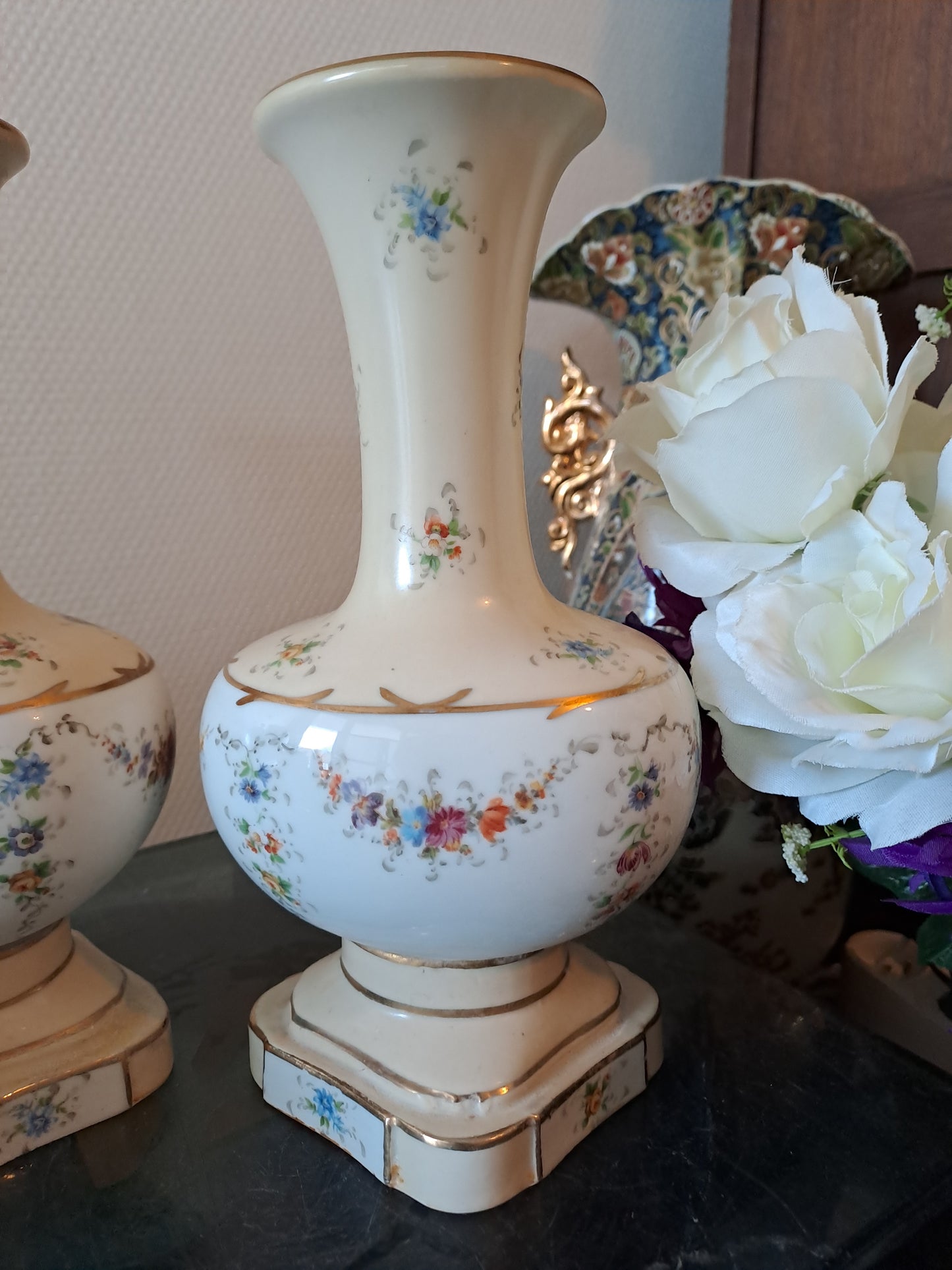 Paire De Vases Louis XV Porcelaine. Couleuvre Rouge Albert Laurent. Années 30