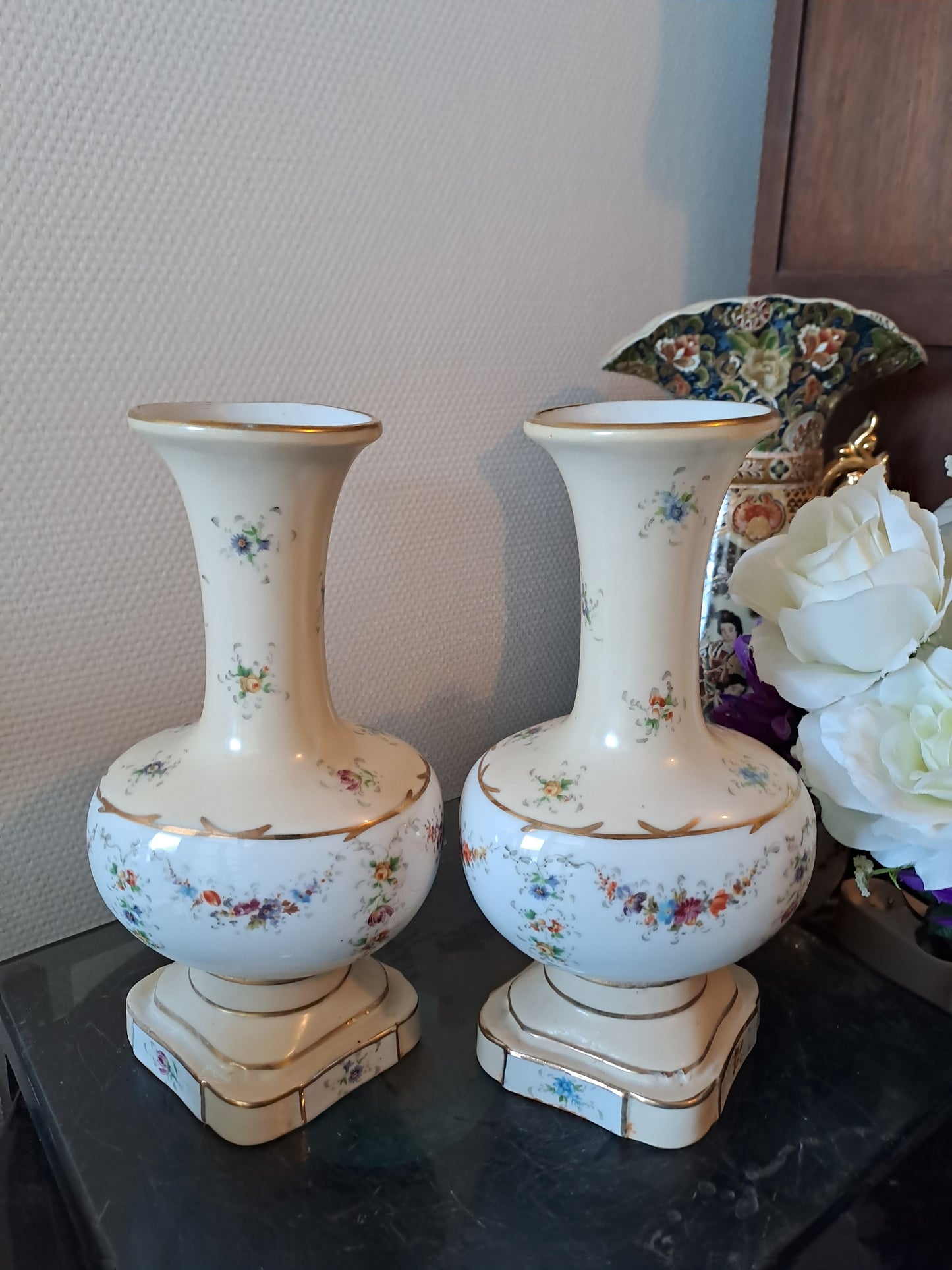 Paire De Vases Louis XV Porcelaine. Couleuvre Rouge Albert Laurent. Années 30