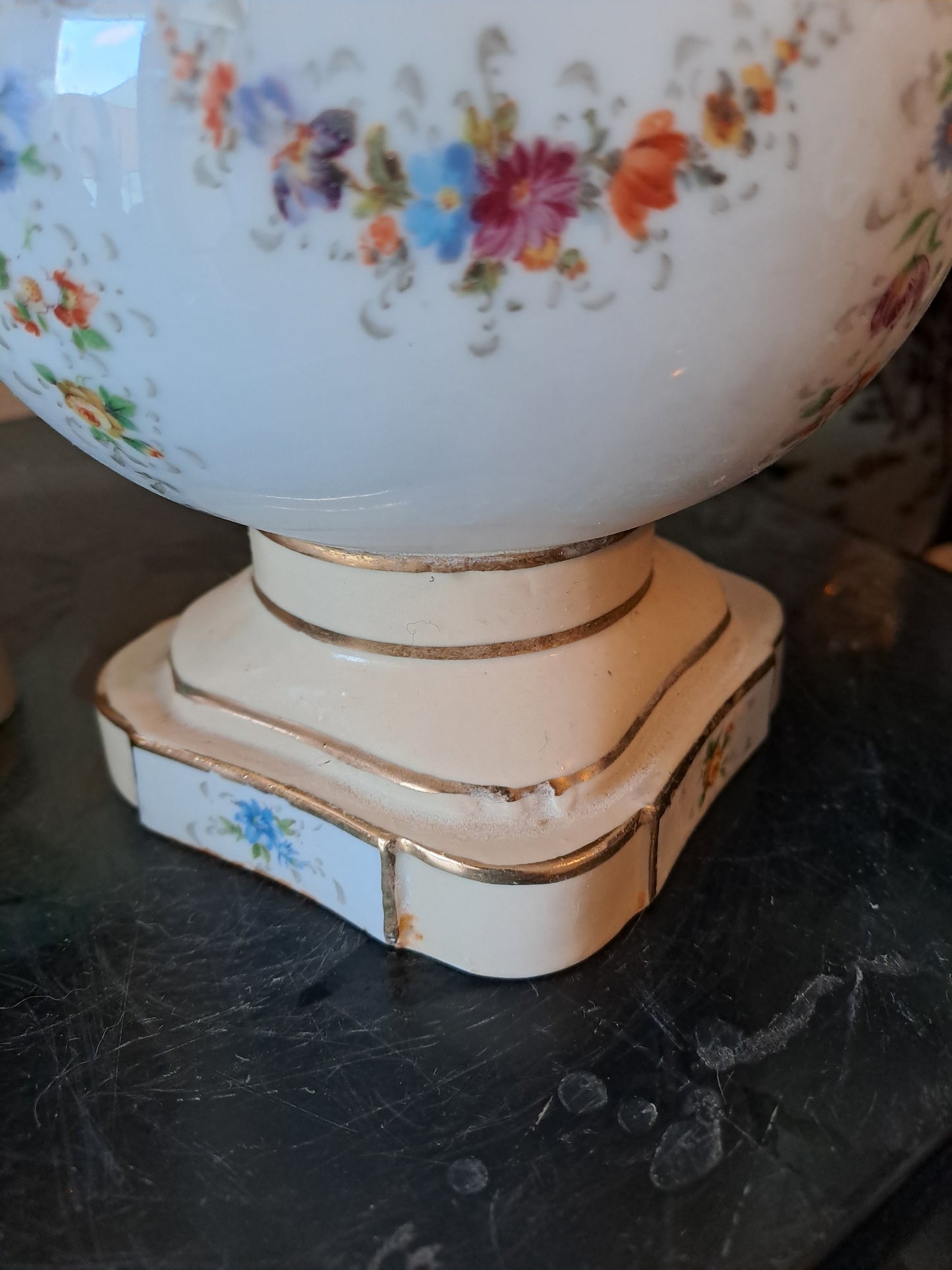 Paire De Vases Louis XV Porcelaine. Couleuvre Rouge Albert Laurent. Années 30