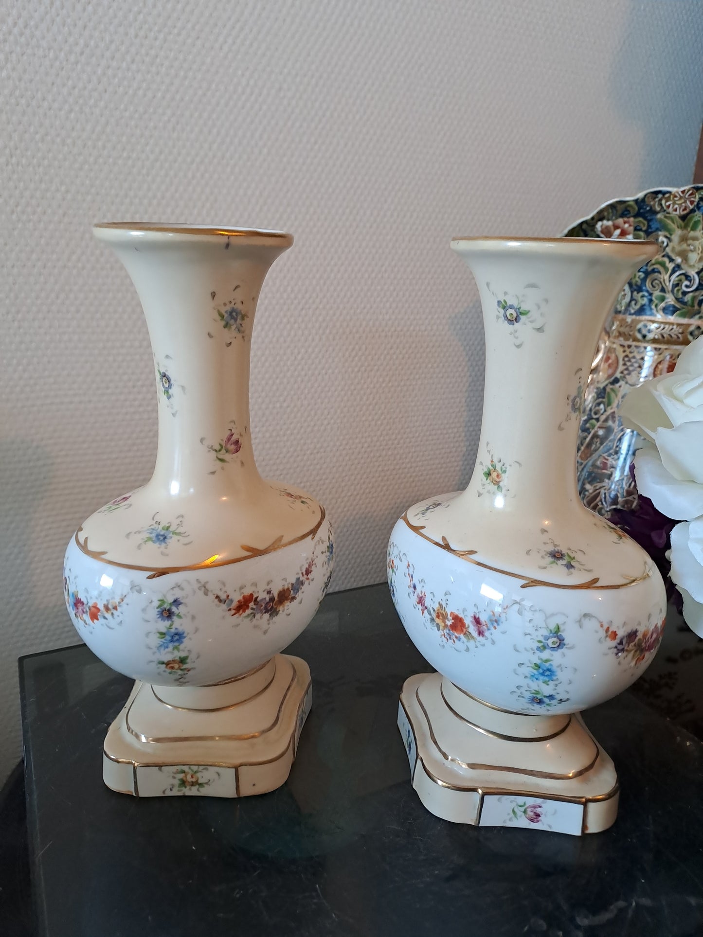 Paire De Vases Louis XV Porcelaine. Couleuvre Rouge Albert Laurent. Années 30